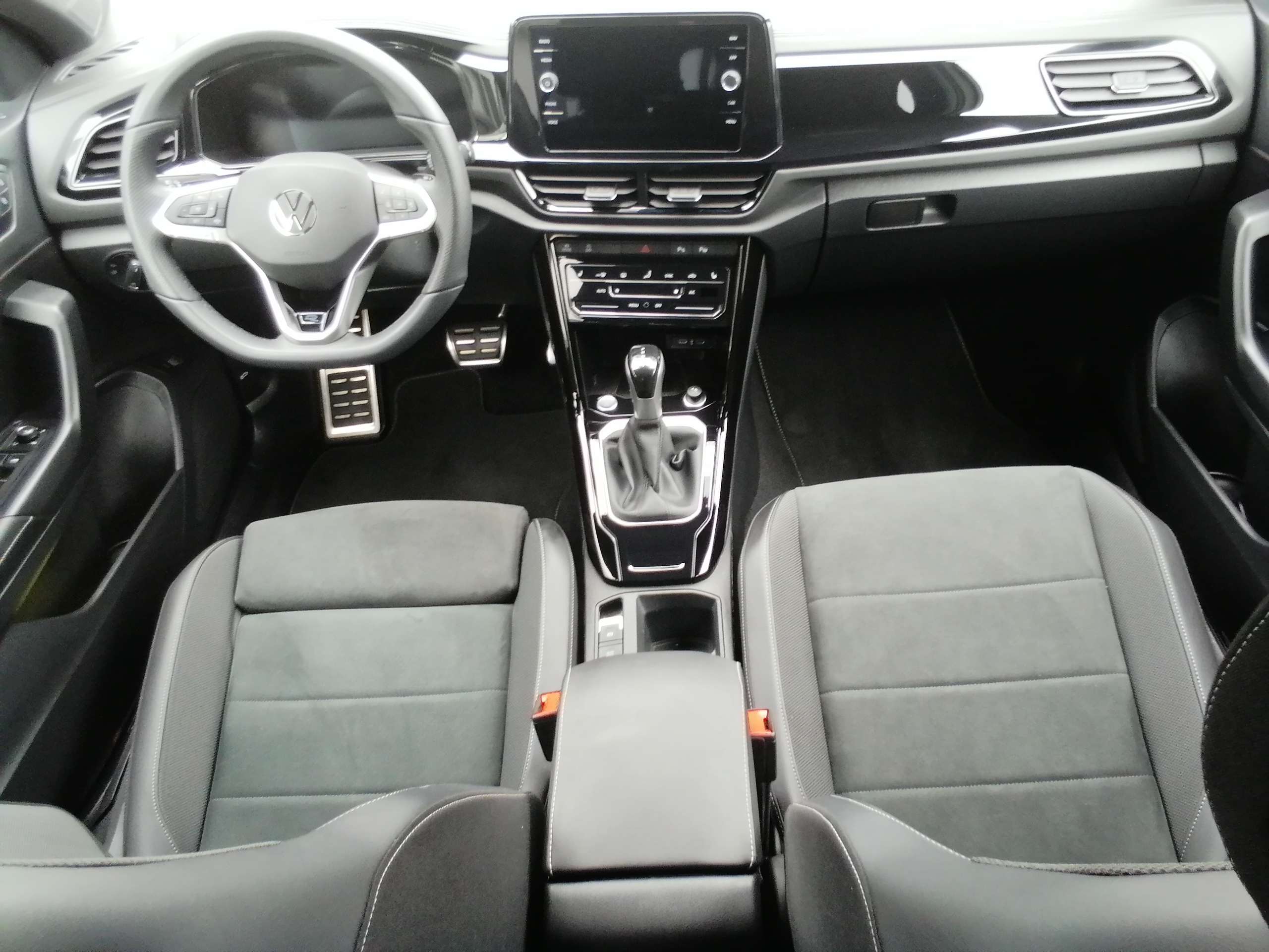 VW T-ROC 1,5 TSI DSG R-Line LED PANO NAVI ACC KAM Easy Open