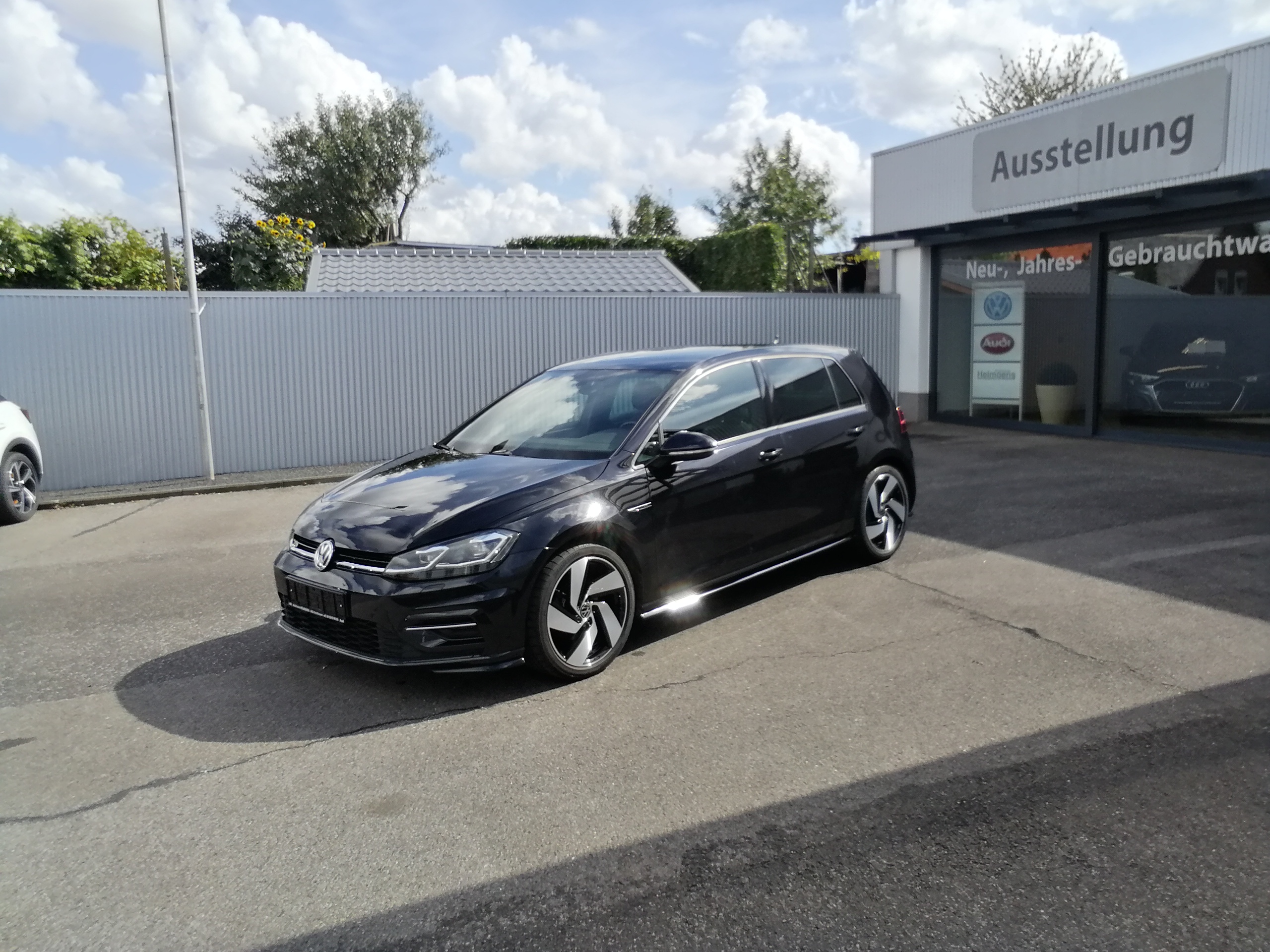 VW GOLF 1,5 TSI Highline R-Line LED SHZ ACC KAM 18LMF