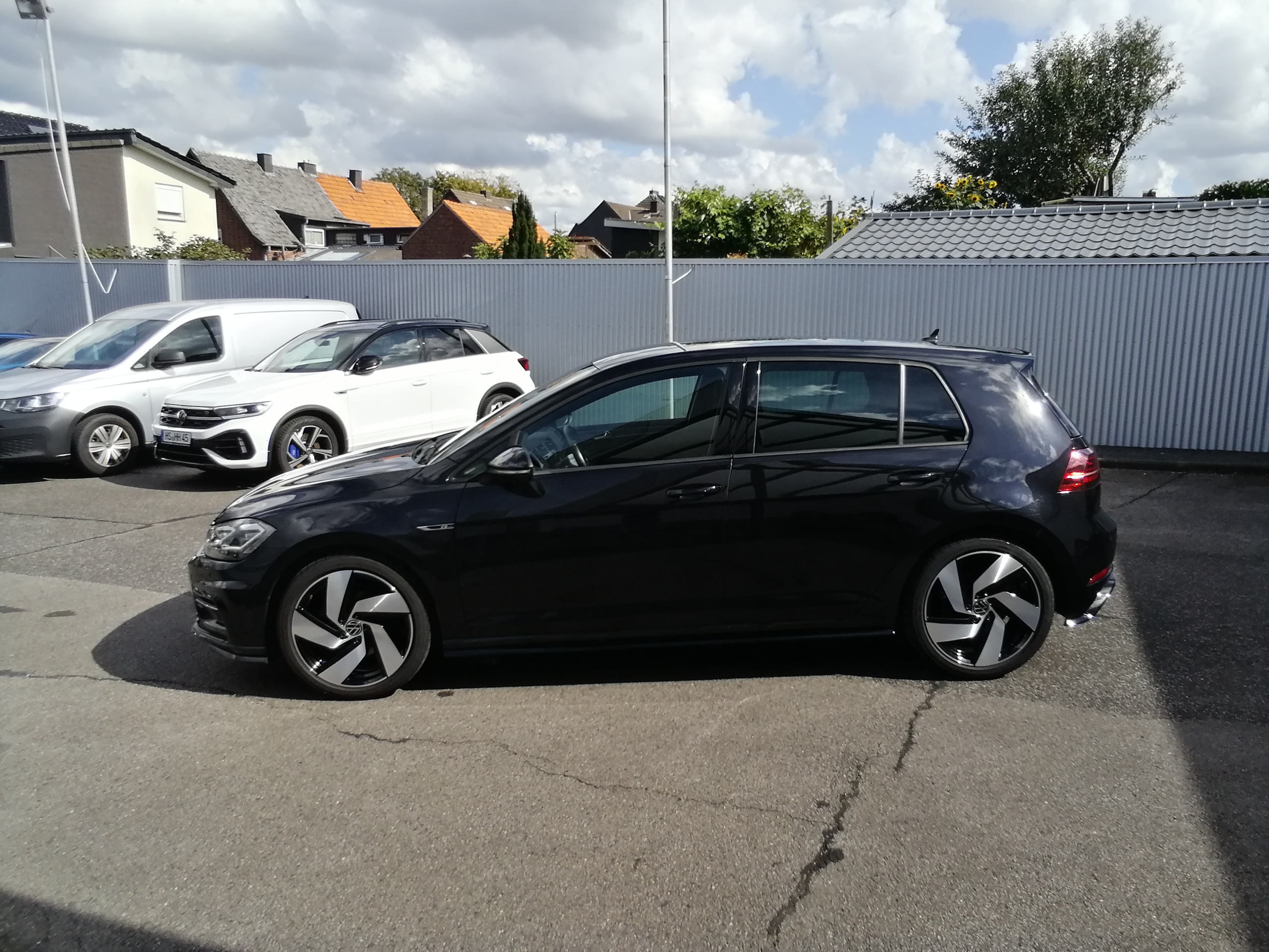 VW GOLF 1,5 TSI Highline R-Line LED SHZ ACC KAM 18LMF