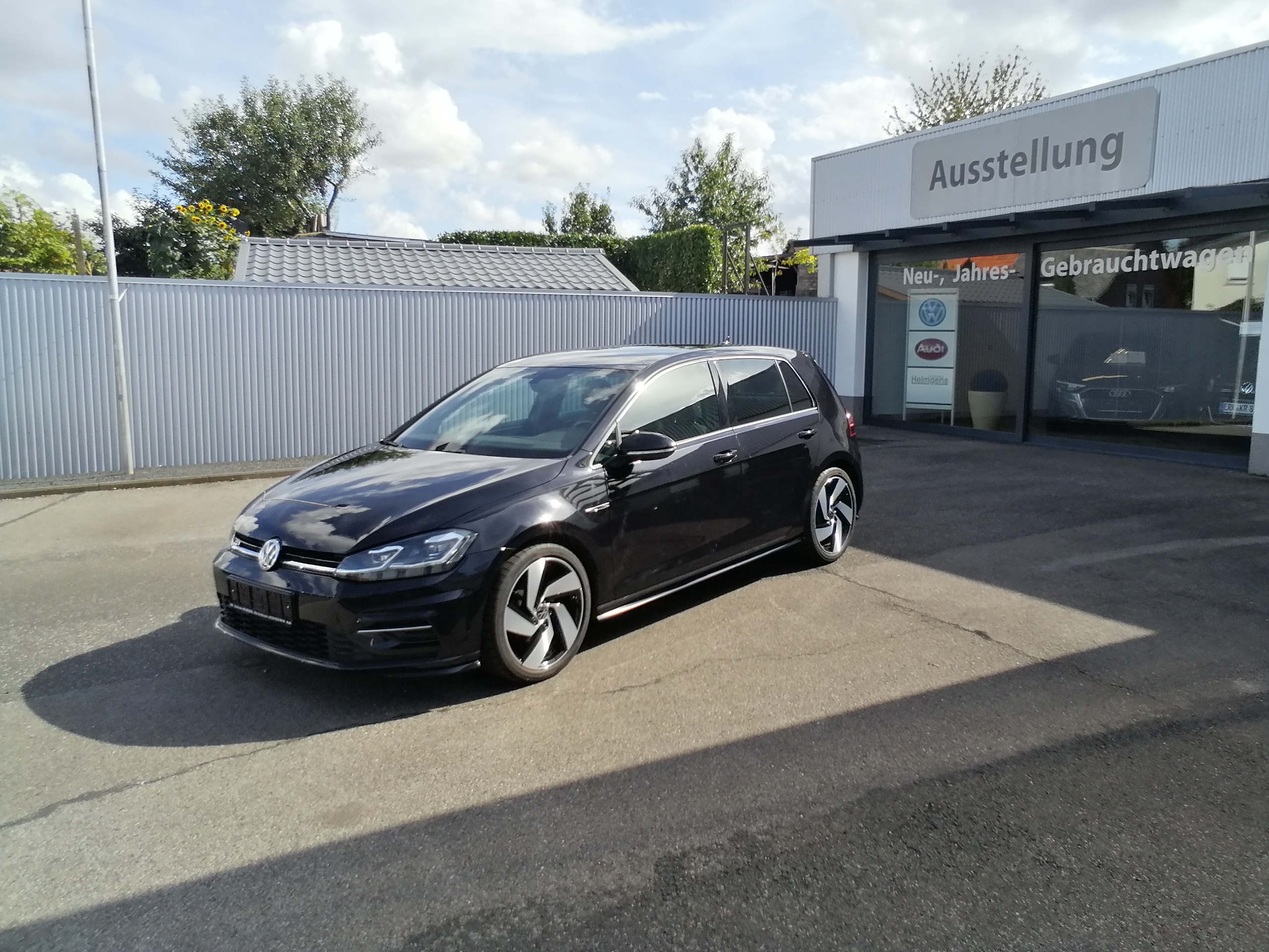 VW GOLF 1,5 TSI Highline R-Line LED SHZ ACC KAM 18LMF