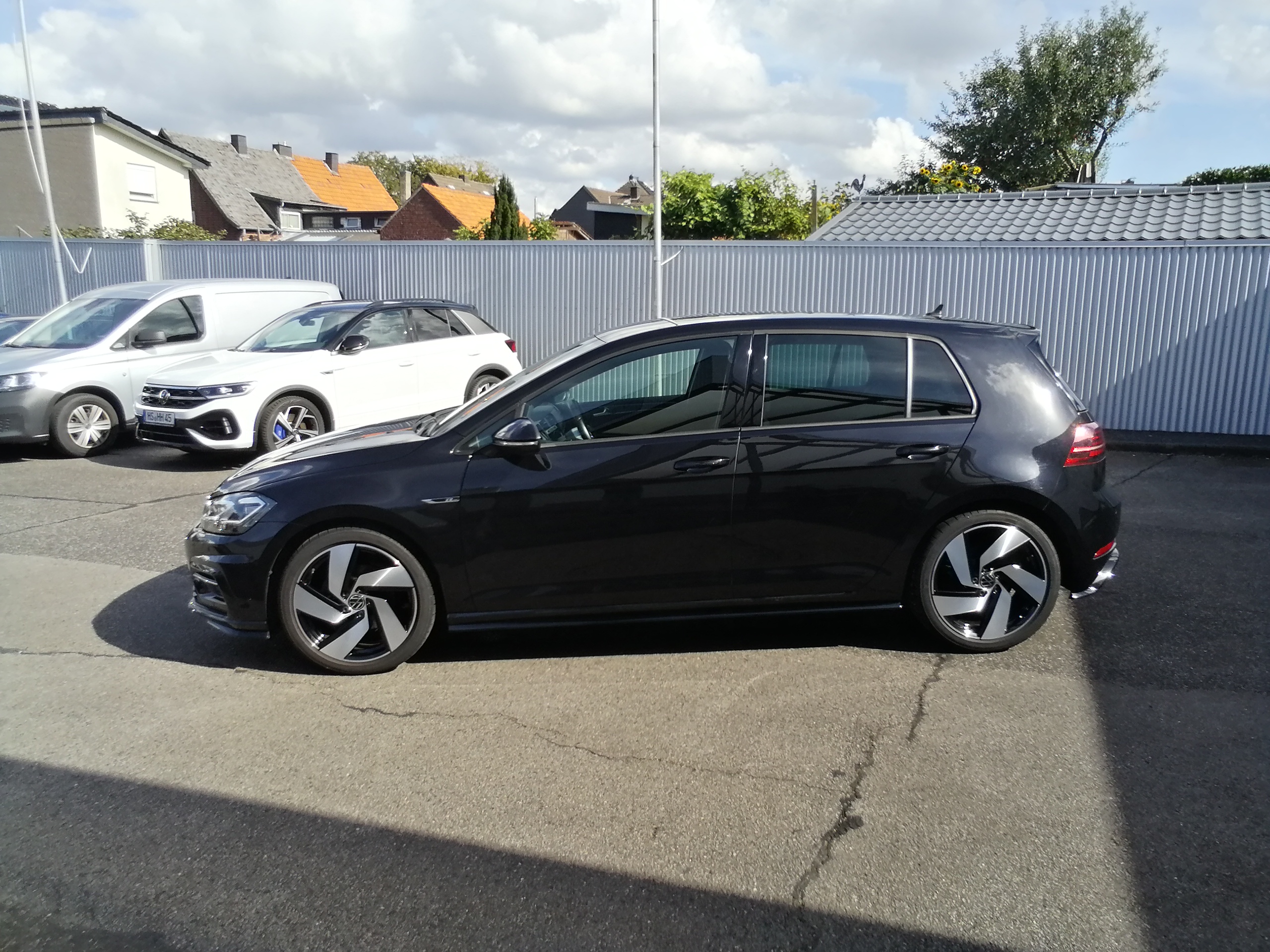 VW GOLF 1,5 TSI Highline R-Line LED SHZ ACC KAM 18LMF