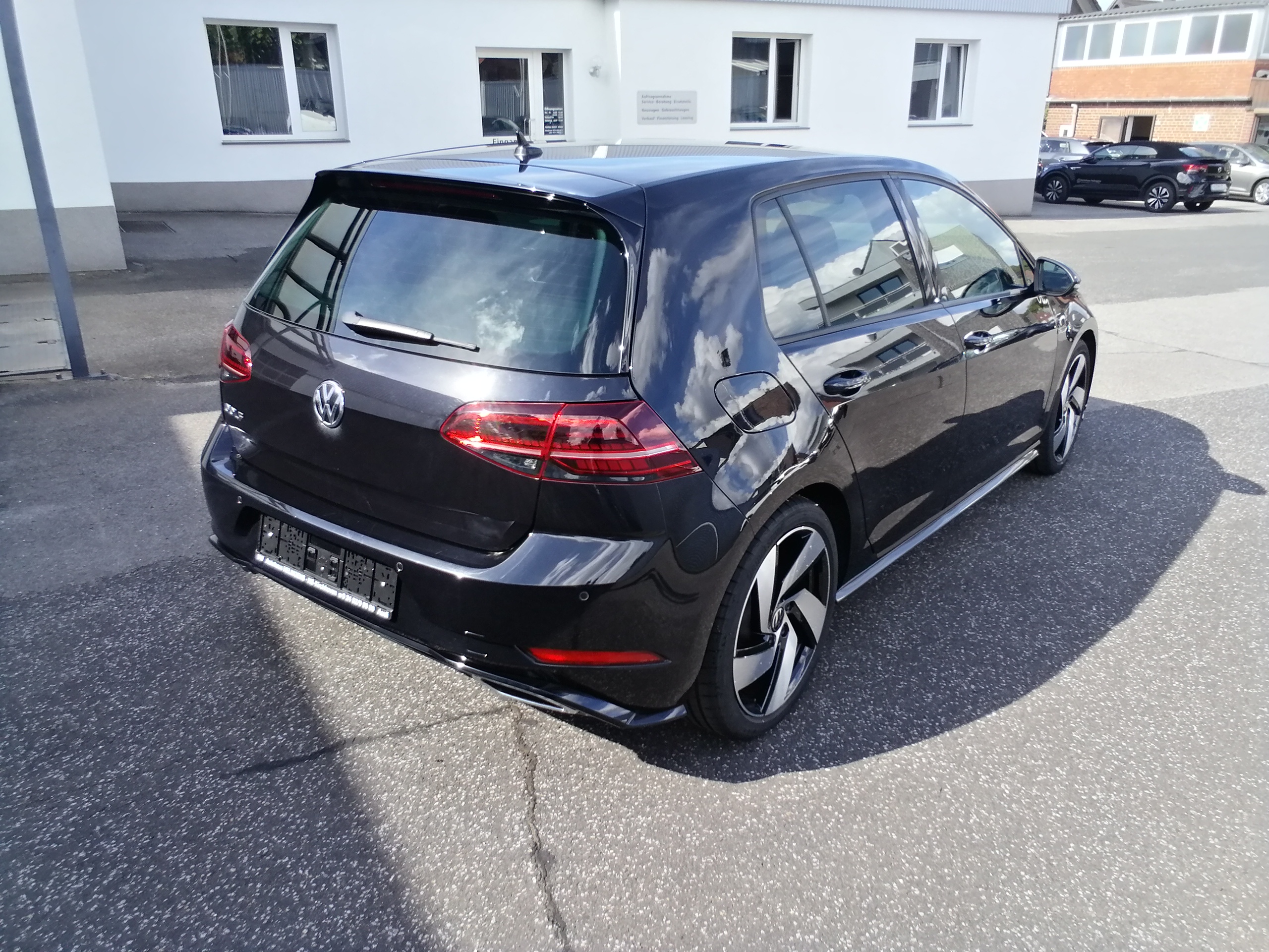 VW GOLF 1,5 TSI Highline R-Line LED SHZ ACC KAM 18LMF