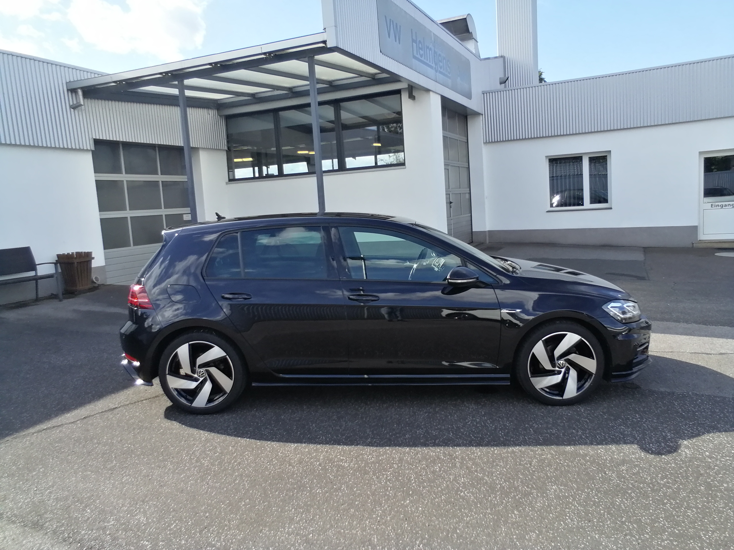 VW GOLF 1,5 TSI Highline R-Line LED SHZ ACC KAM 18LMF
