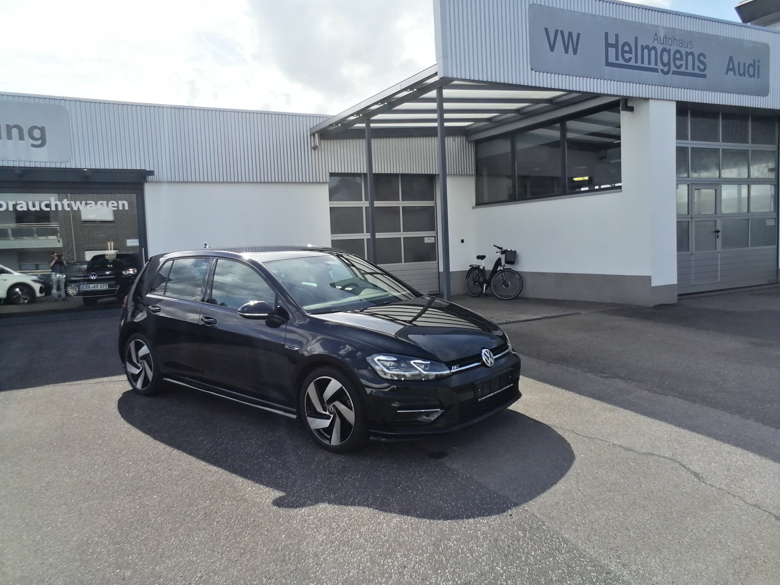 VW GOLF 1,5 TSI Highline R-Line LED SHZ ACC KAM 18LMF