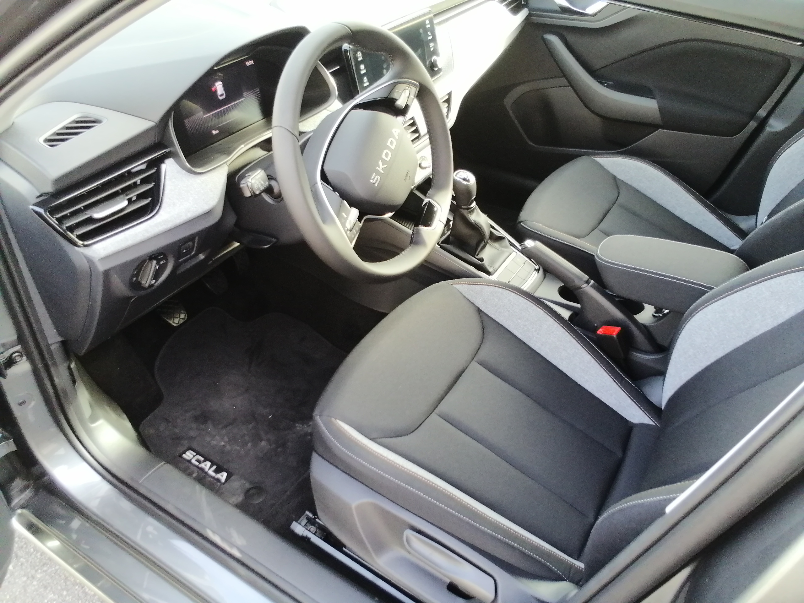 Skoda Scala 1,0 TSI 130 Jahre LED GRA AHK LMF KAM SHZ