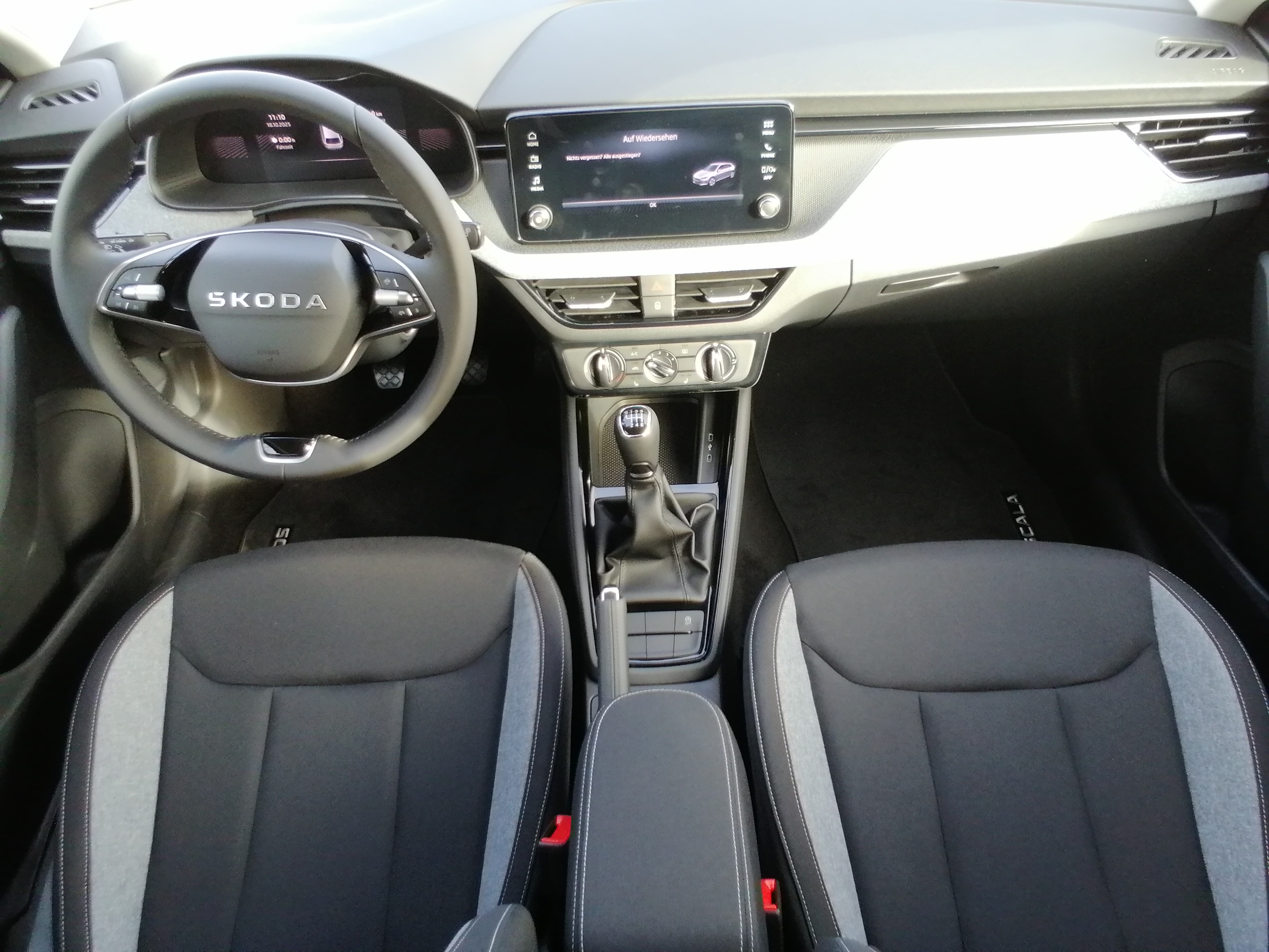 Skoda Scala 1,0 TSI 130 Jahre LED GRA AHK LMF KAM SHZ