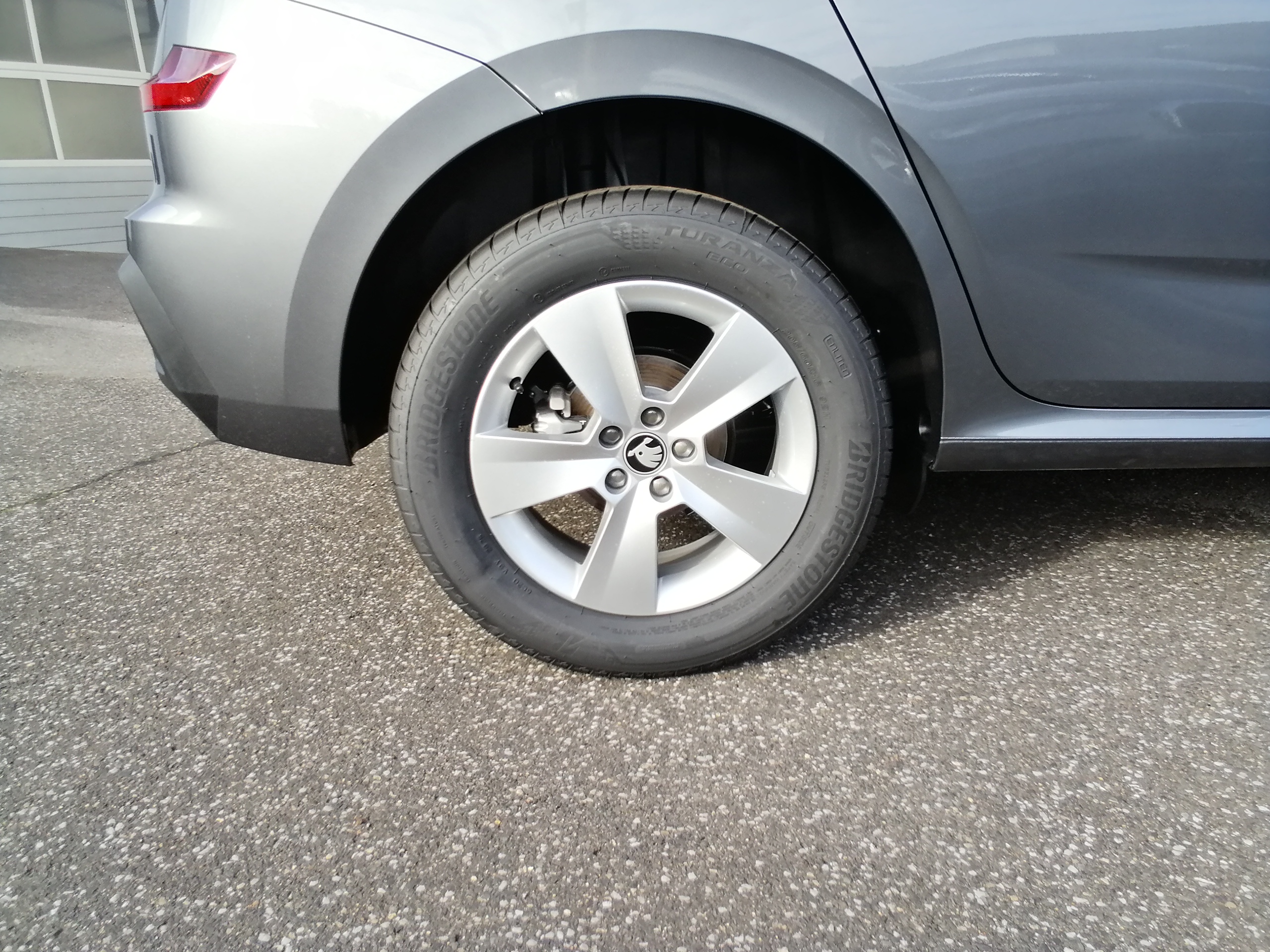 Skoda Kamiq 1,0 TSI DSG 130 Jahre LED AHK APP SHZ KAM GRA LMF