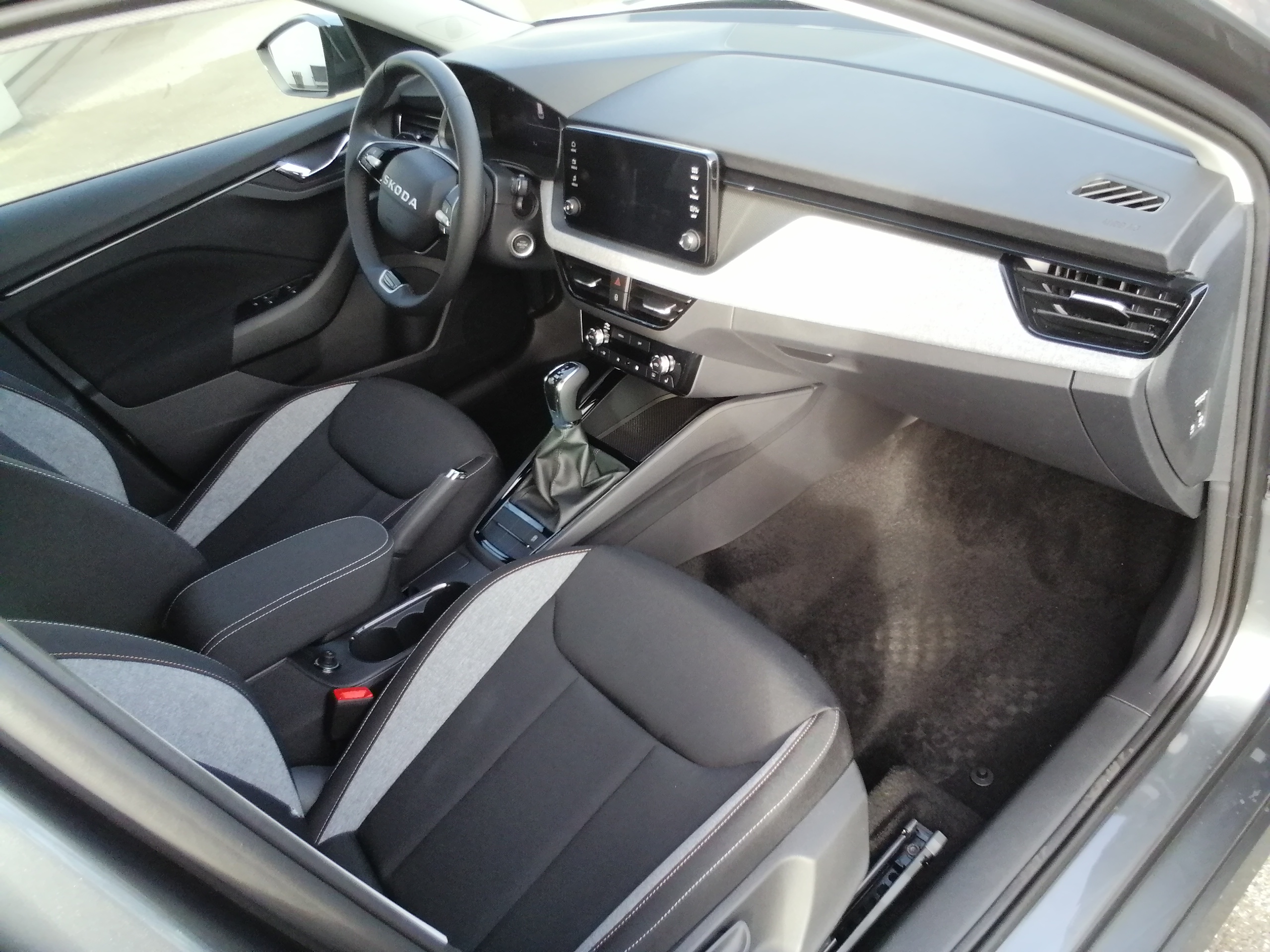 Skoda Kamiq 1,0 TSI DSG 130 Jahre LED AHK APP SHZ KAM GRA LMF