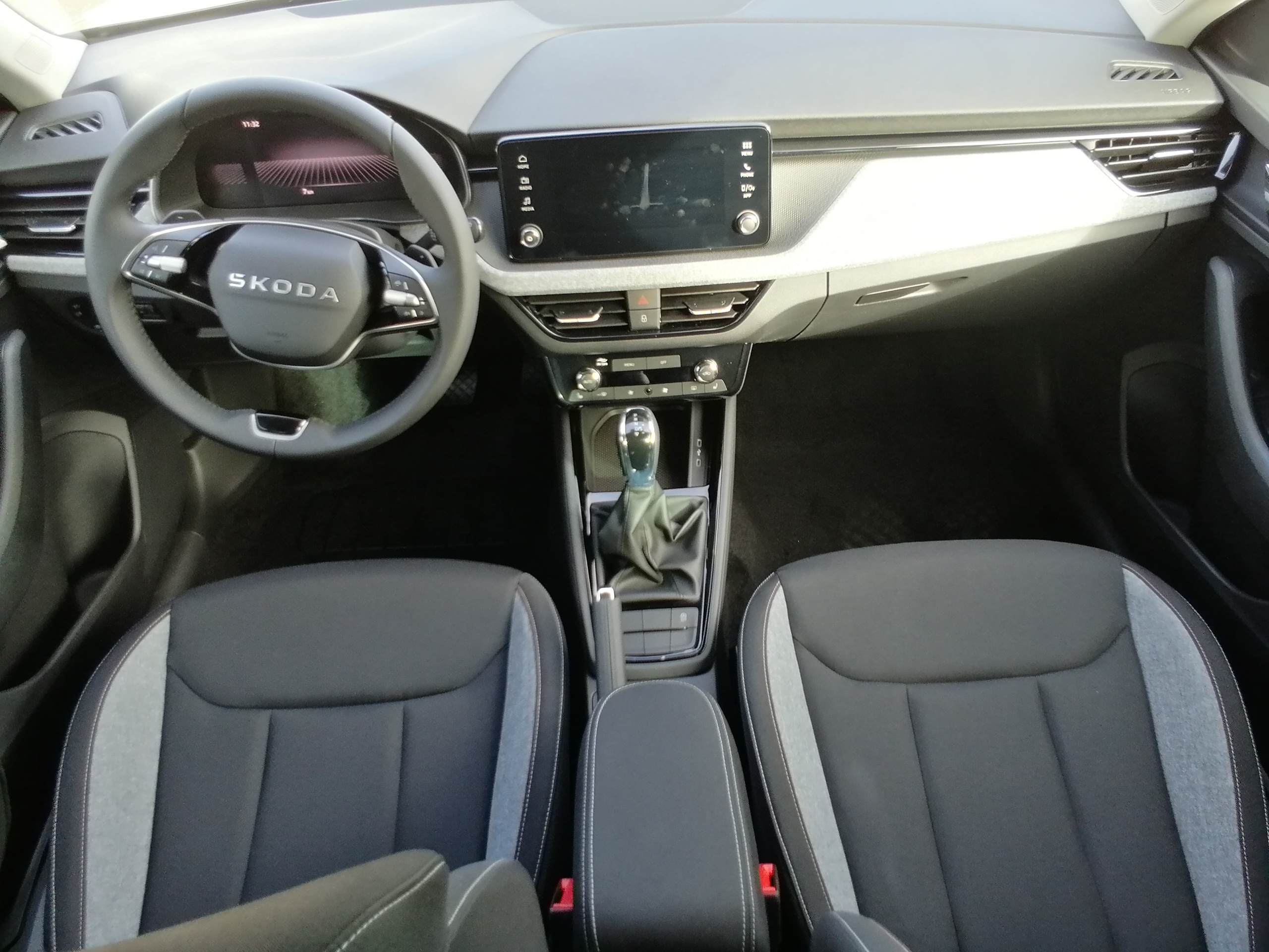 Skoda Kamiq 1,0 TSI DSG 130 Jahre LED AHK APP SHZ KAM GRA LMF