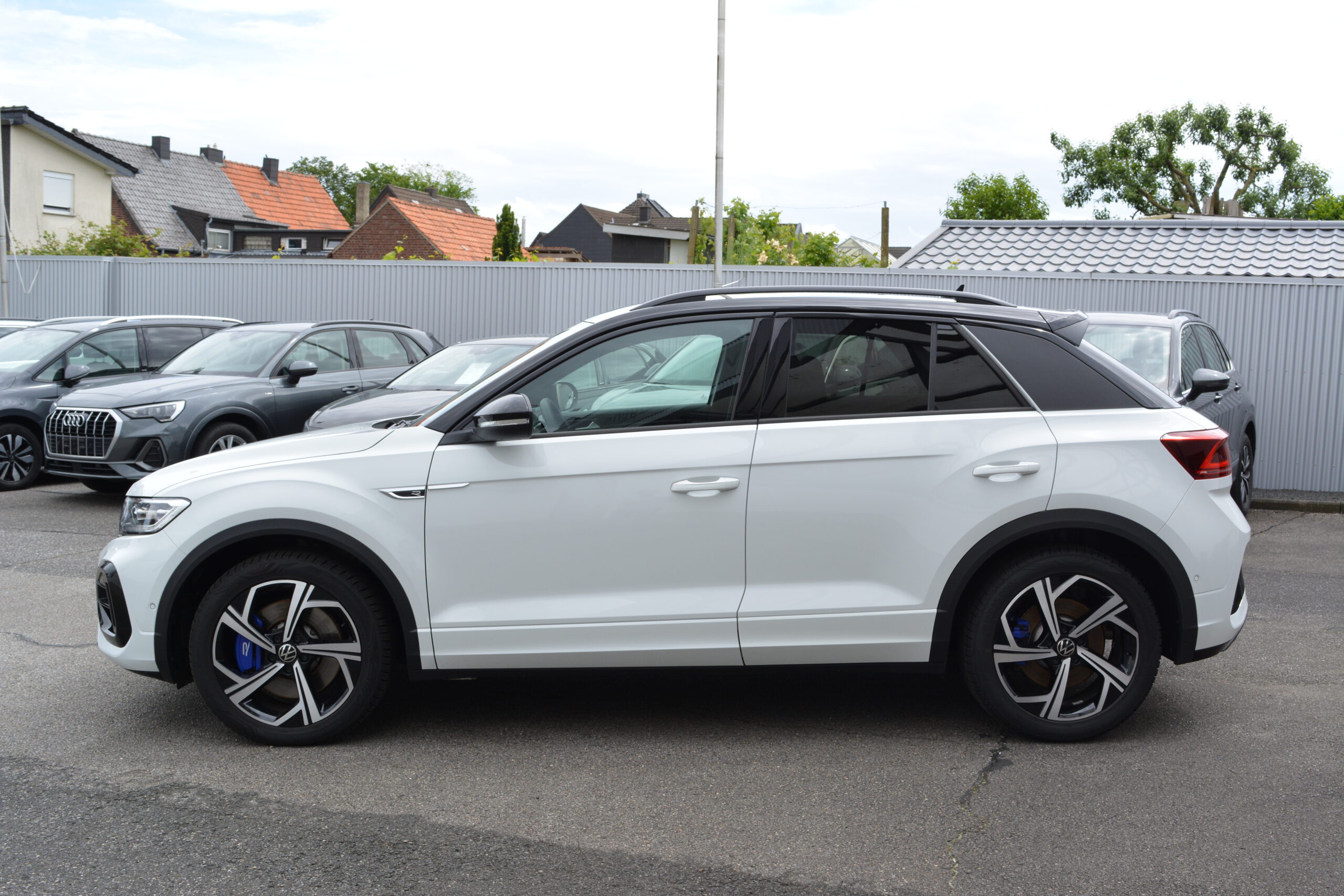 Volkswagen T-Roc “R” 2.0 TSI DSG 4MOTION NAVI KAM ACC BLACK