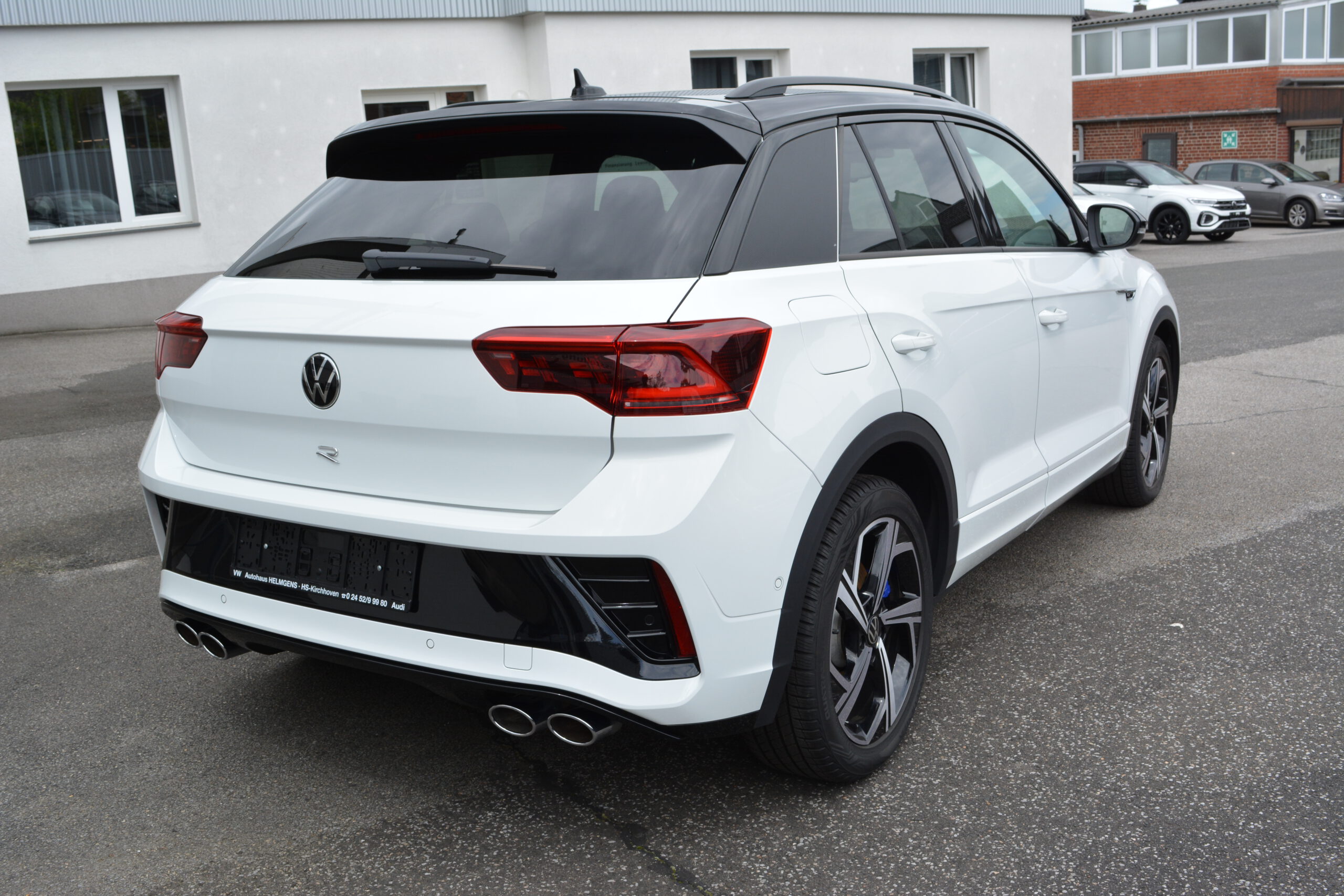 Volkswagen T-Roc “R” 2.0 TSI DSG 4MOTION NAVI KAM ACC BLACK