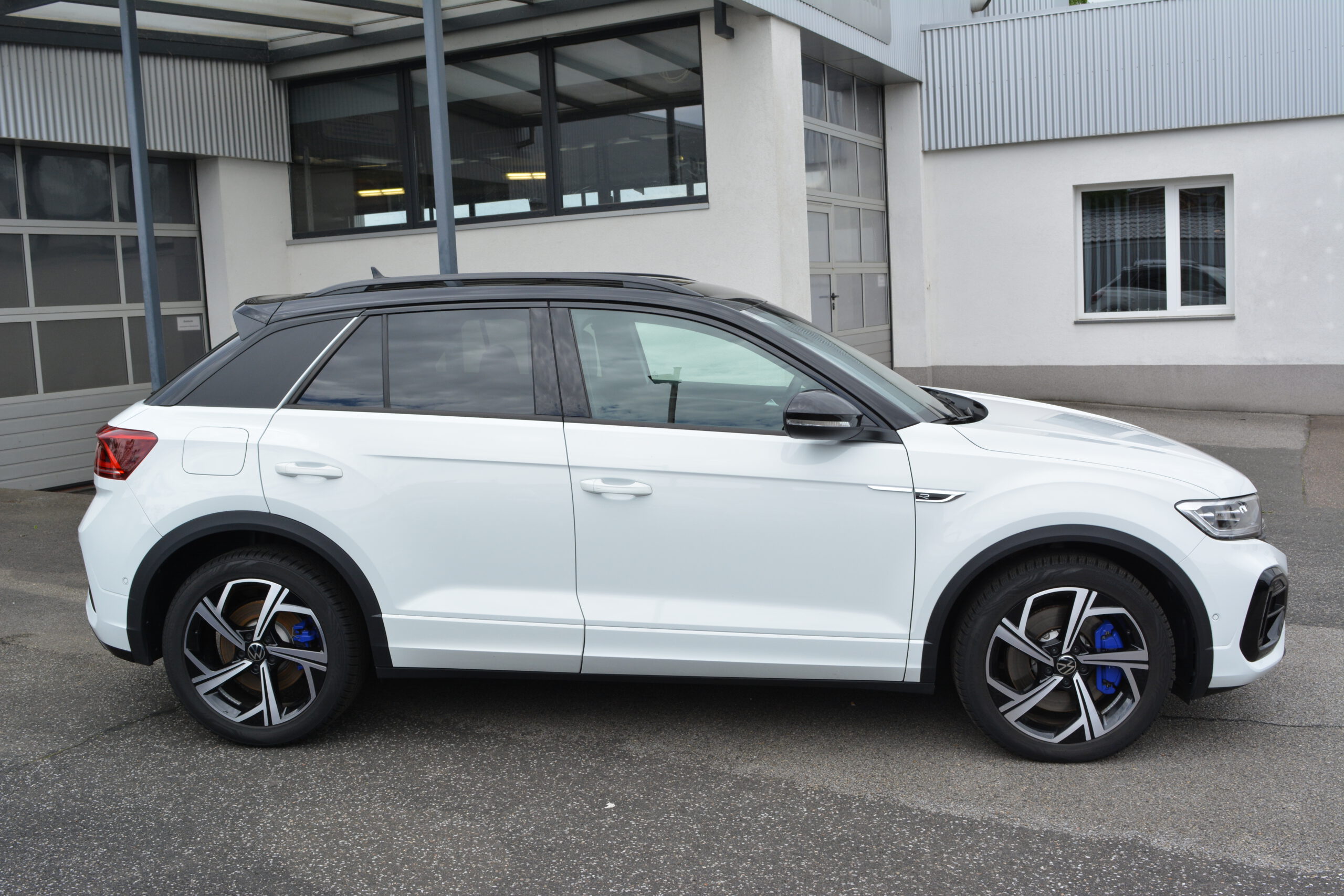 Volkswagen T-Roc “R” 2.0 TSI DSG 4MOTION NAVI KAM ACC BLACK