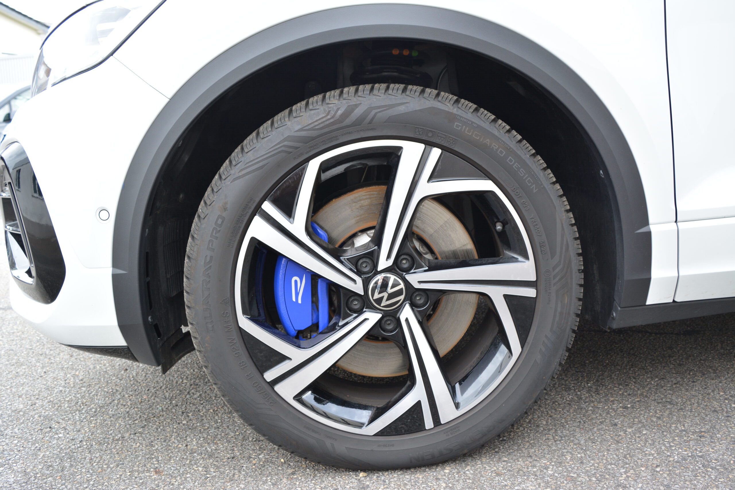 Volkswagen T-Roc “R” 2.0 TSI DSG 4MOTION NAVI KAM ACC BLACK