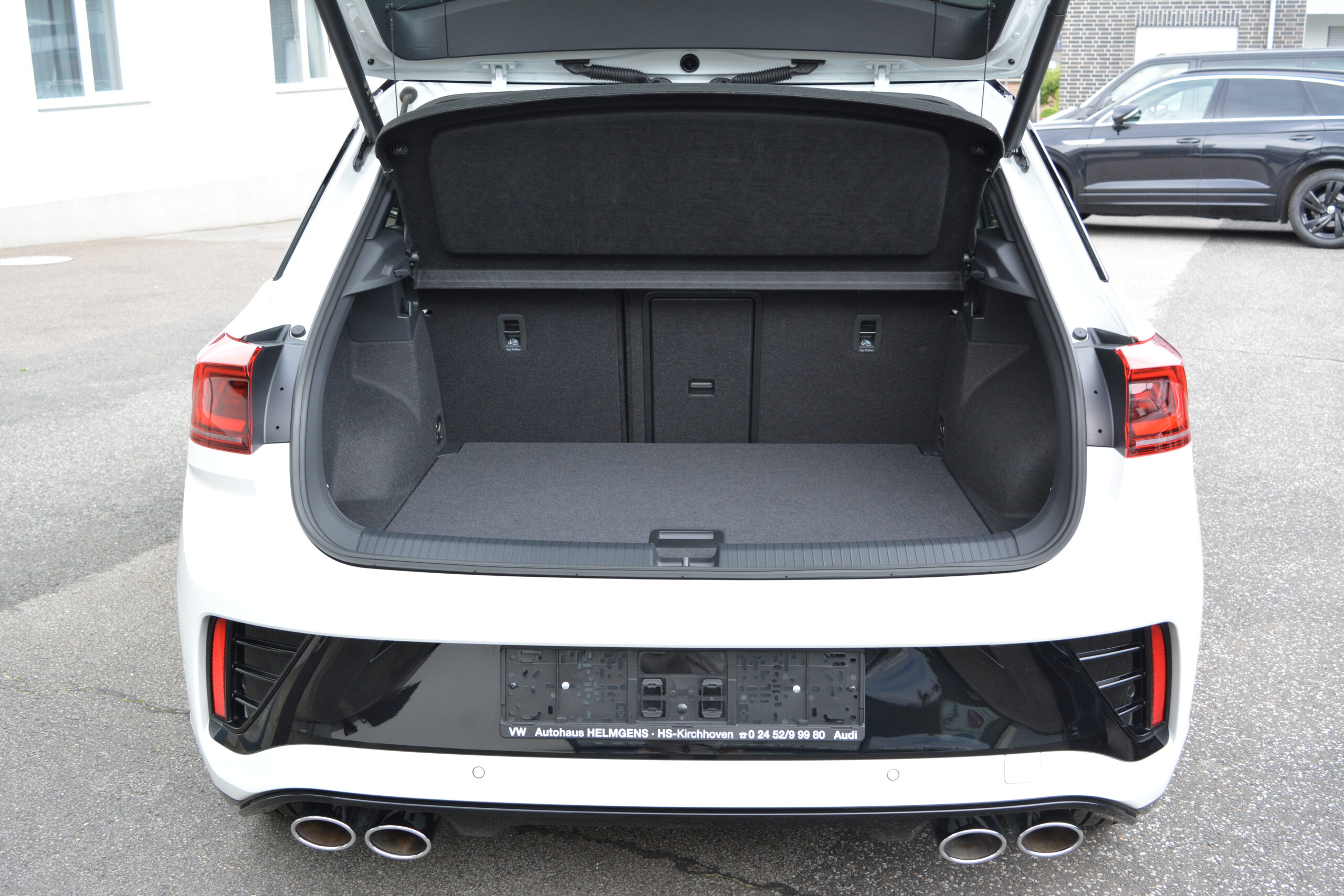 Volkswagen T-Roc “R” 2.0 TSI DSG 4MOTION NAVI KAM ACC BLACK