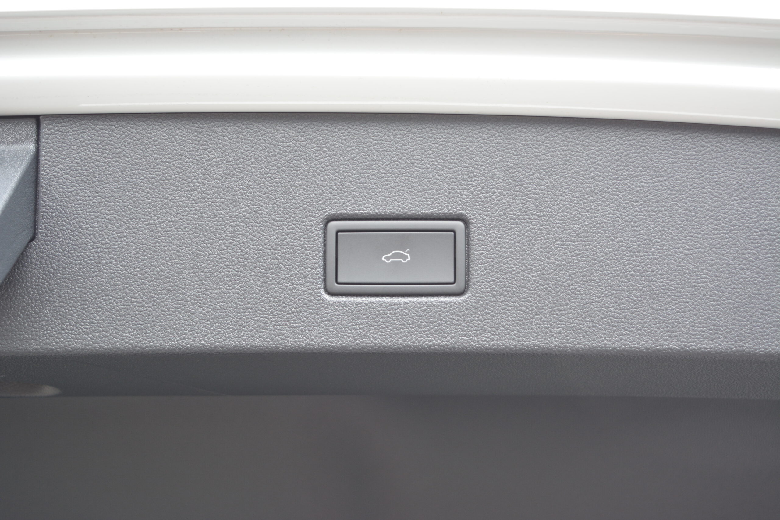 Volkswagen T-Roc “R” 2.0 TSI DSG 4MOTION NAVI KAM ACC BLACK