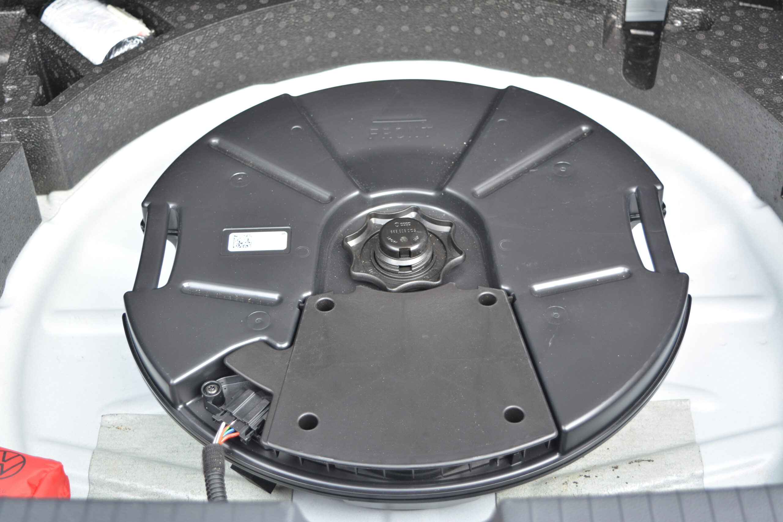 Volkswagen T-Roc “R” 2.0 TSI DSG 4MOTION NAVI KAM ACC BLACK