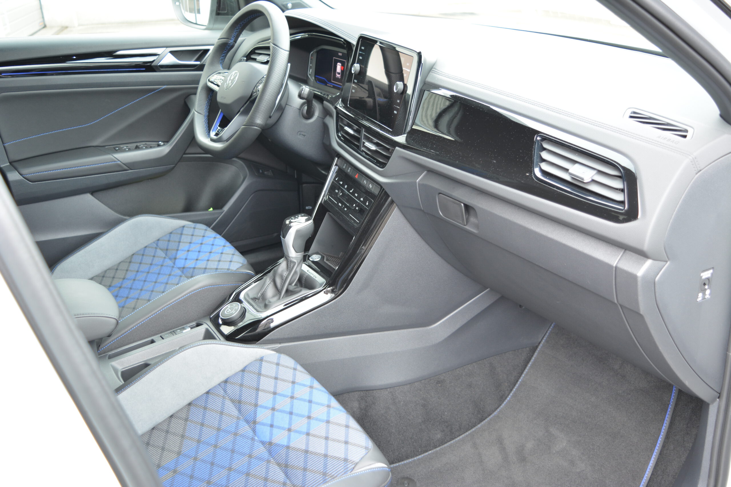 Volkswagen T-Roc “R” 2.0 TSI DSG 4MOTION NAVI KAM ACC BLACK