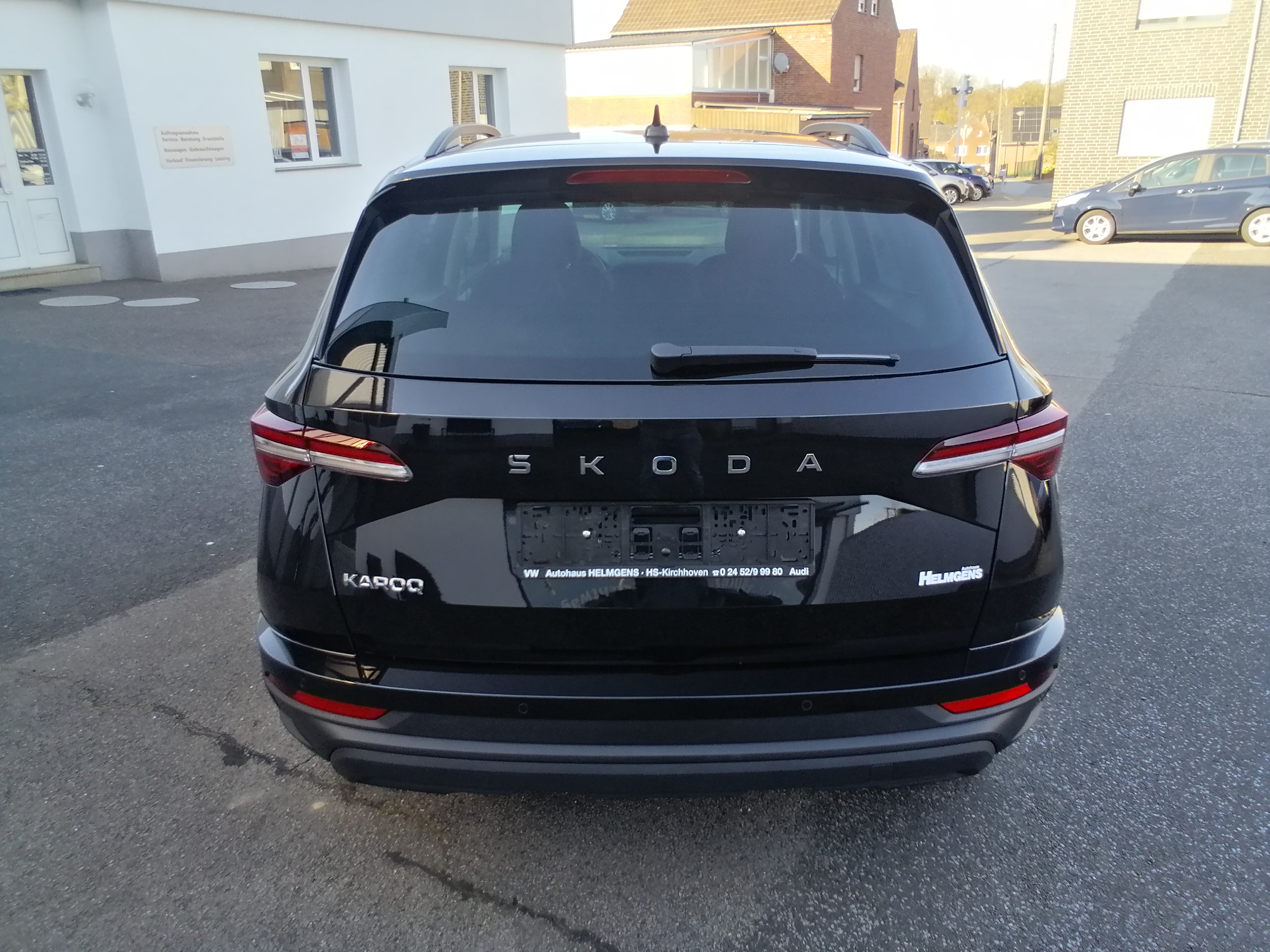 SKODA KAROQ 1.5 TSI 150PS DSG 130Jahre LED KAM KESSY GRA eHK