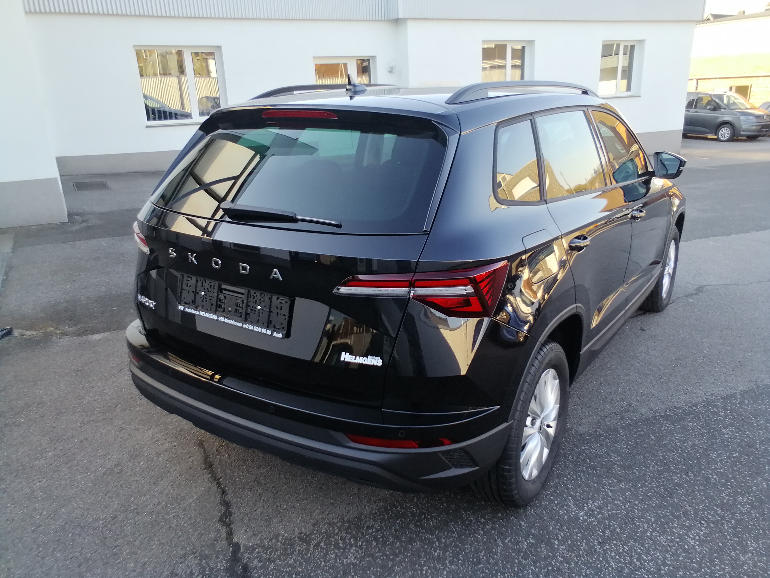 SKODA KAROQ 1.5 TSI 150PS DSG 130Jahre LED KAM KESSY GRA eHK