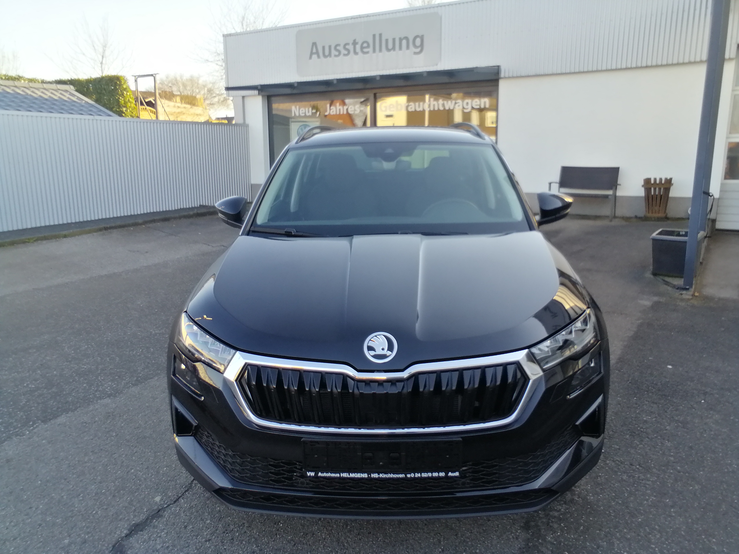 SKODA KAROQ 1.5 TSI 150PS DSG 130Jahre LED KAM KESSY GRA eHK