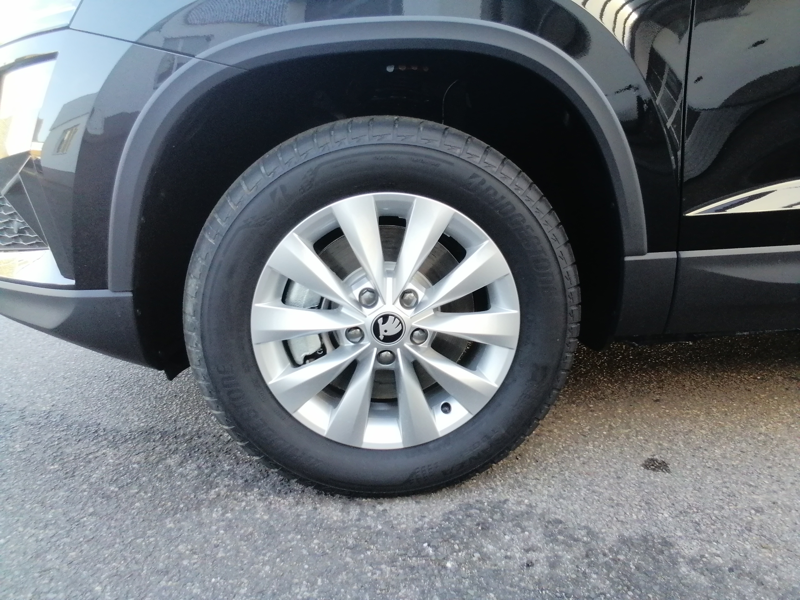 SKODA KAROQ 1.5 TSI 150PS DSG 130Jahre LED KAM KESSY GRA eHK