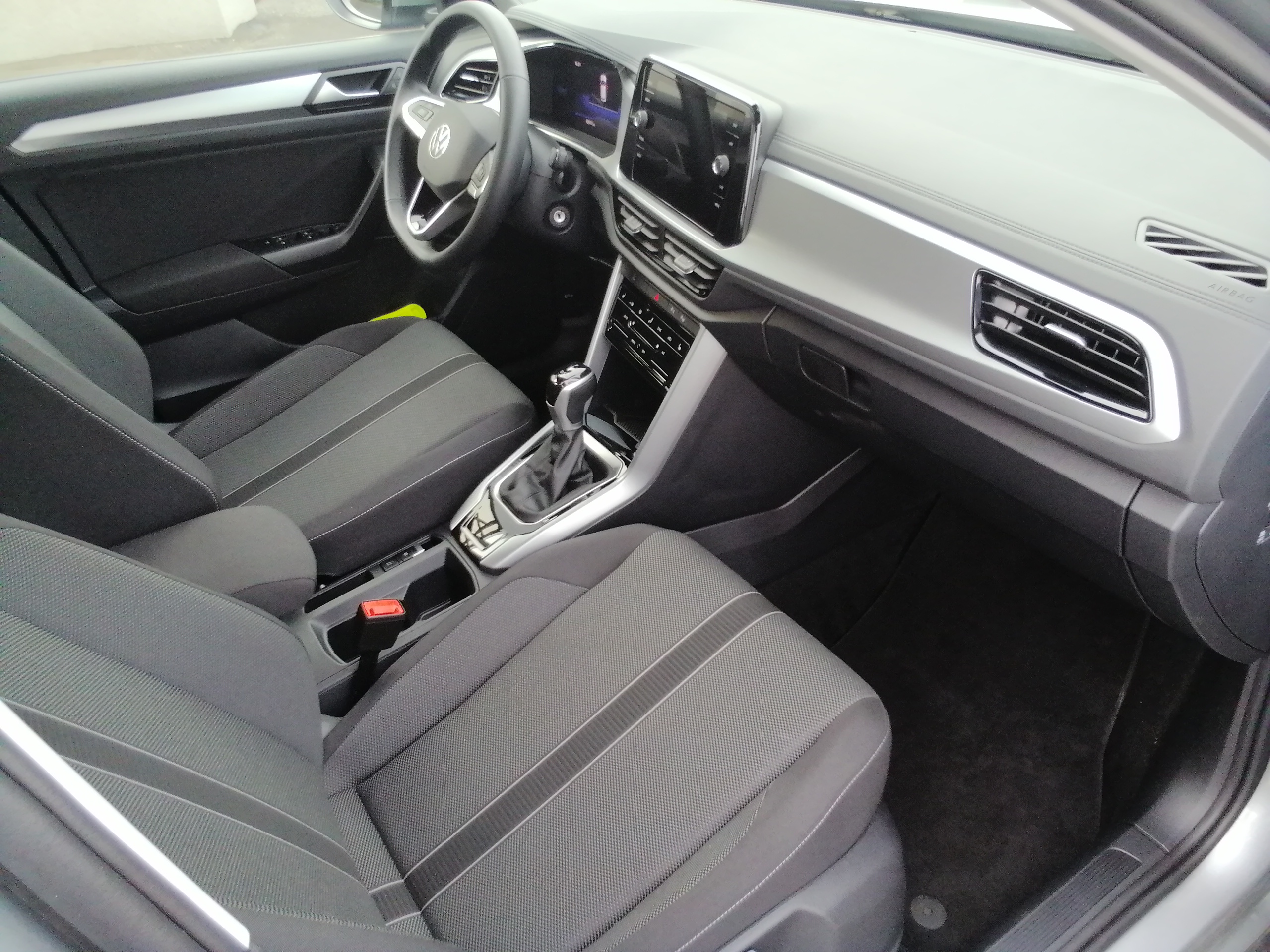 VW T-Roc 1,5 TSI LIFE ACC KAM APP SHZ LMF