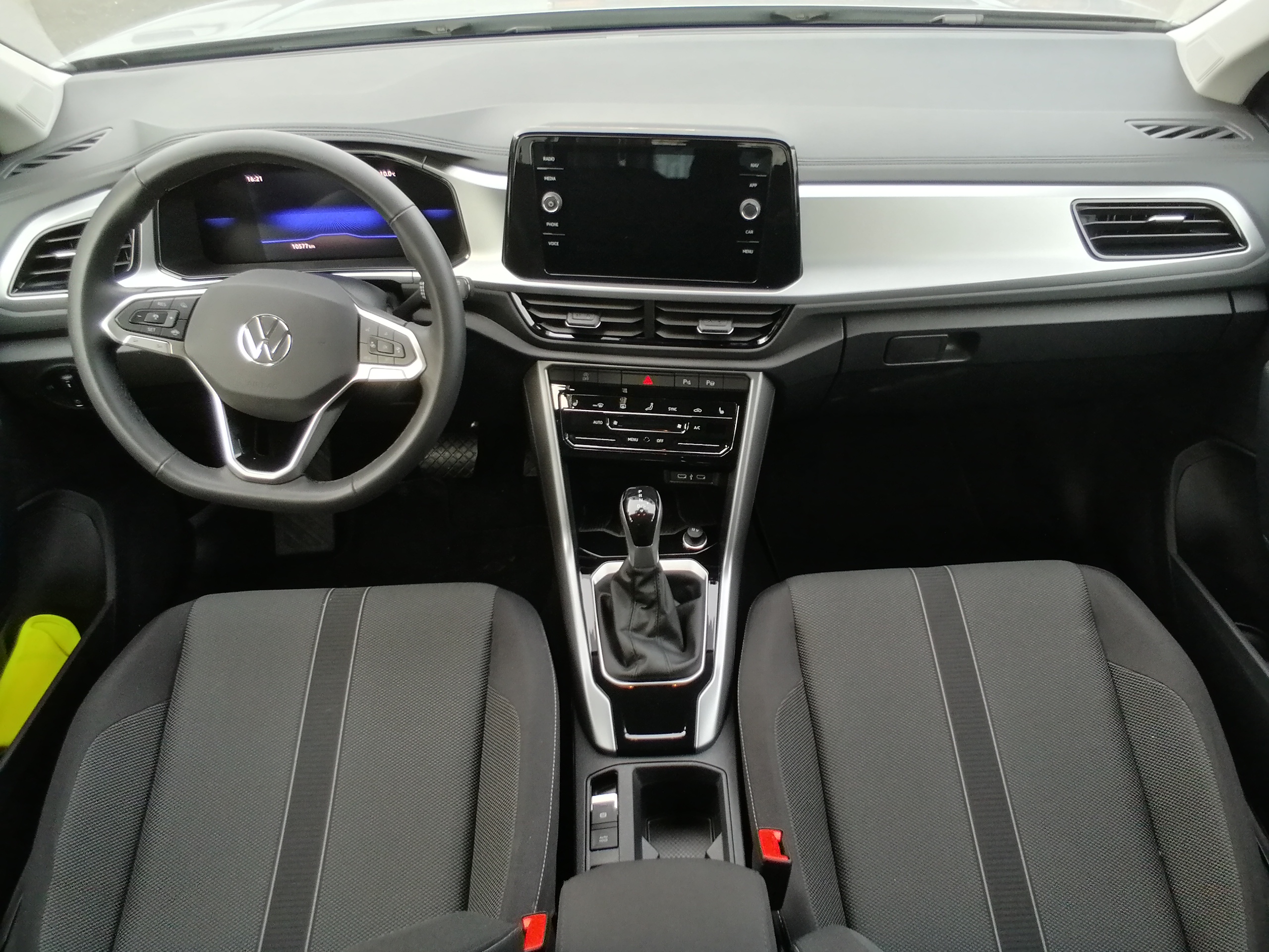 VW T-Roc 1,5 TSI LIFE ACC KAM APP SHZ LMF
