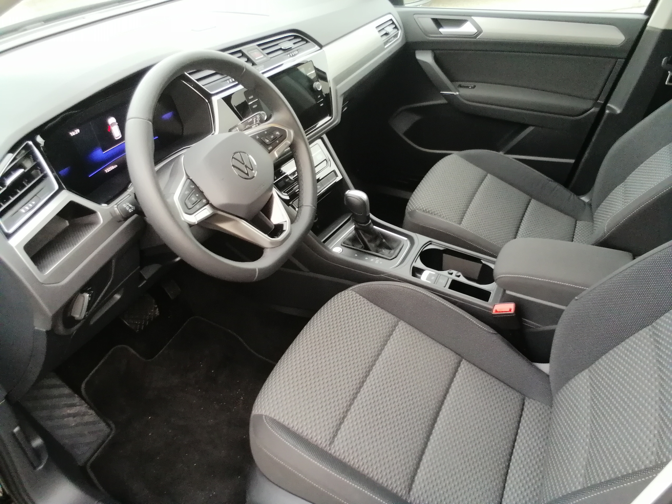 VW Touran 1,5 TSI DSG Comfortline NAVI ACC SHZ KAMERA