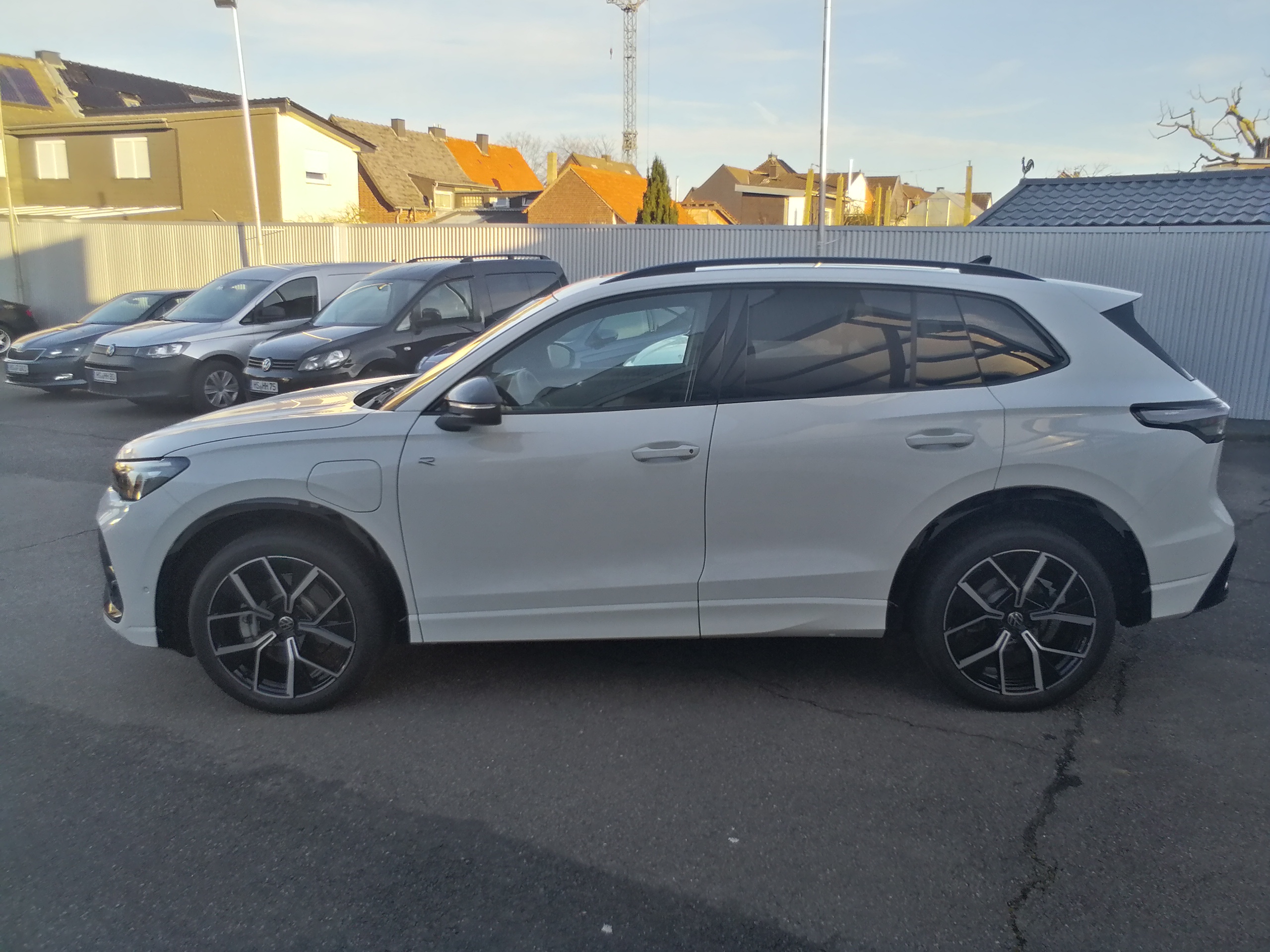 Volkswagen Tiguan 1.5 eHybrid R-Line PANO AHK NAVI ACC BlackStyle
