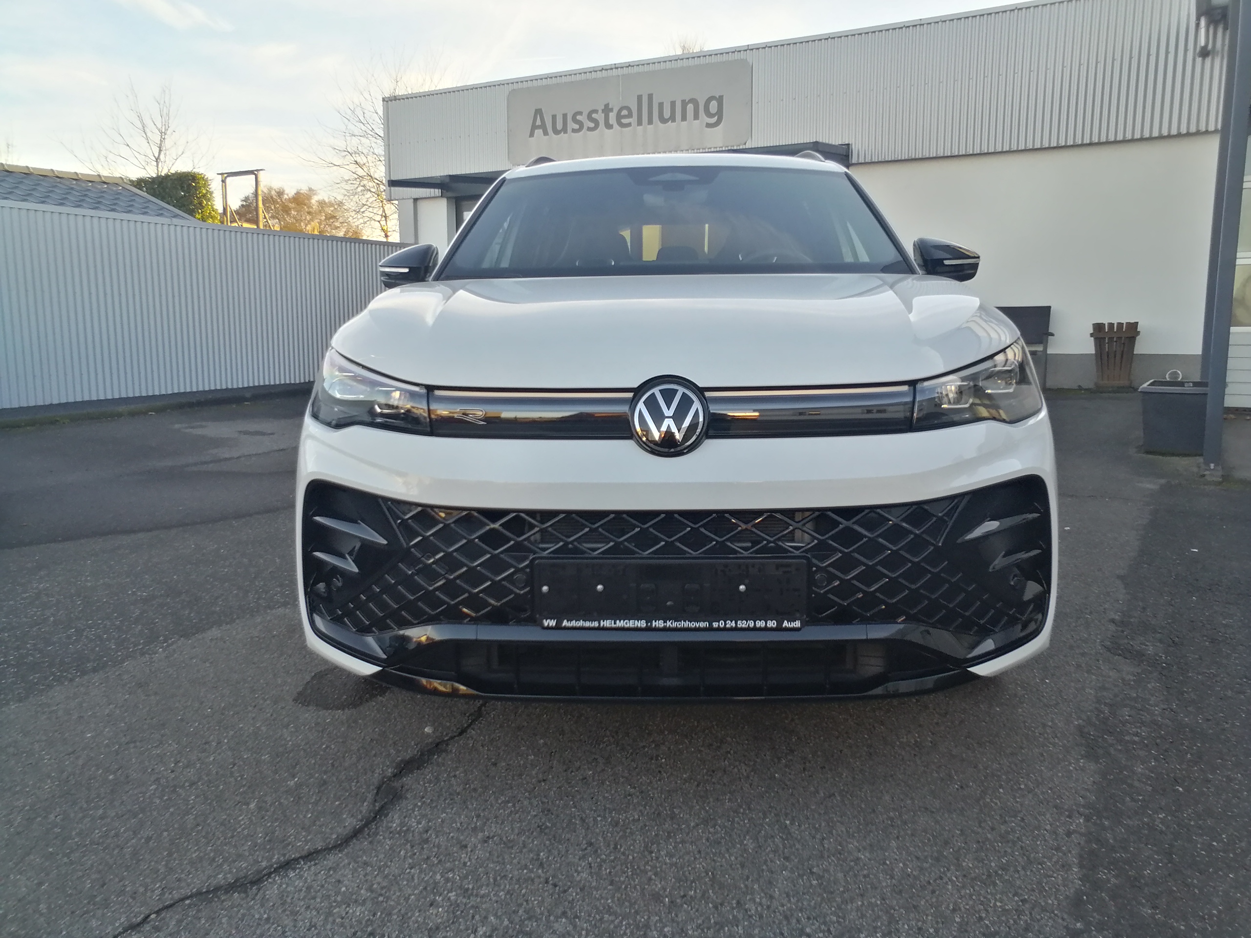 Volkswagen Tiguan 1.5 eHybrid R-Line PANO AHK NAVI ACC BlackStyle