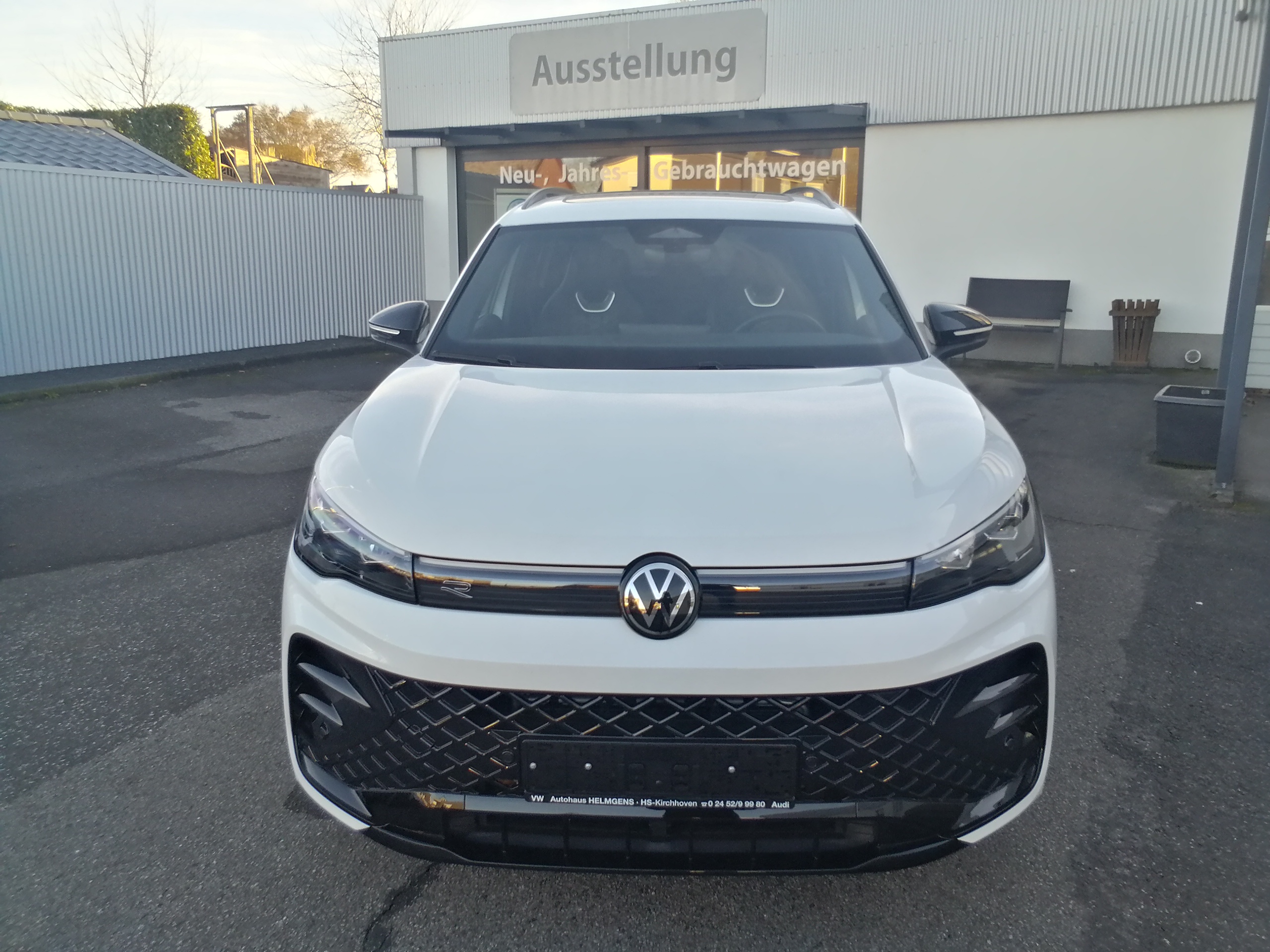 Volkswagen Tiguan 1.5 eHybrid R-Line PANO AHK NAVI ACC BlackStyle