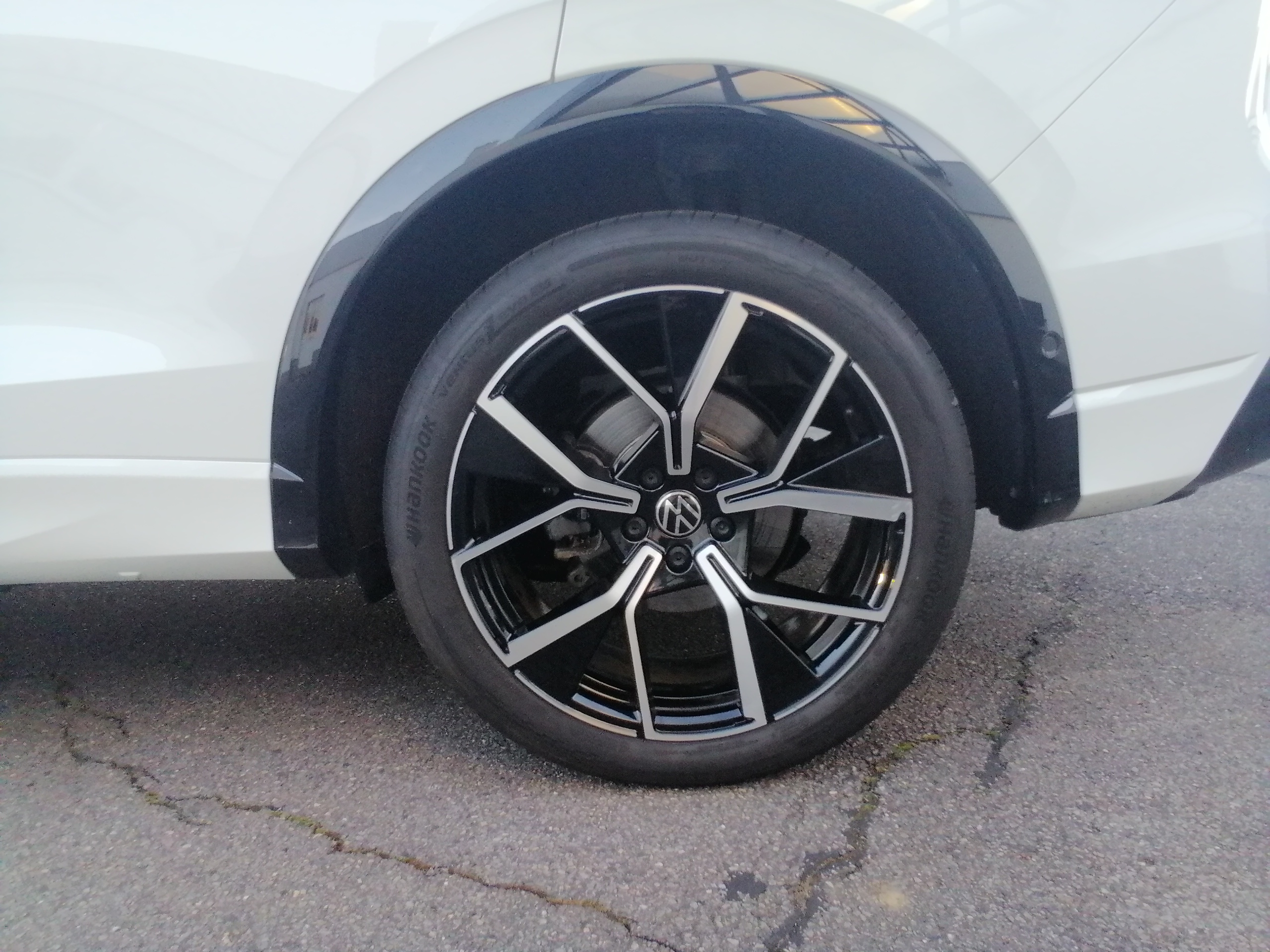 Volkswagen Tiguan 1.5 eHybrid R-Line PANO AHK NAVI ACC BlackStyle