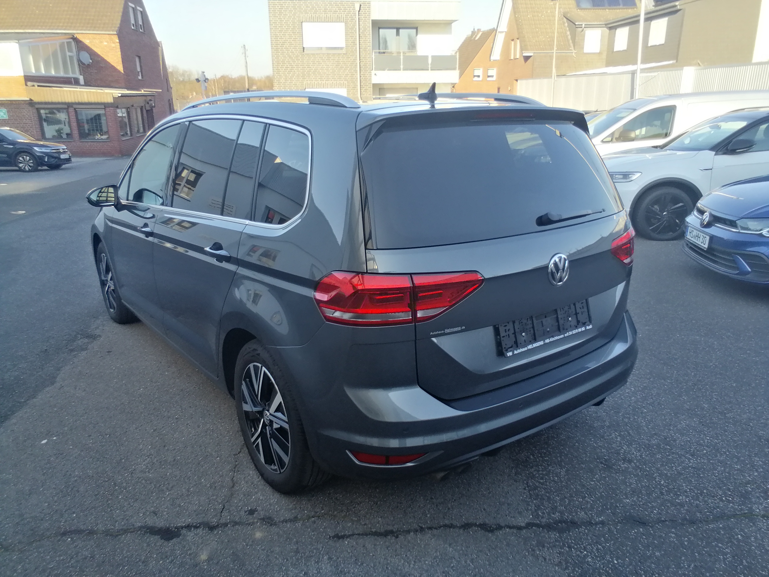 VW TOURAN 2,0TDI 150 PS DSG Highline AHK NAVI ACC 7Sitze
