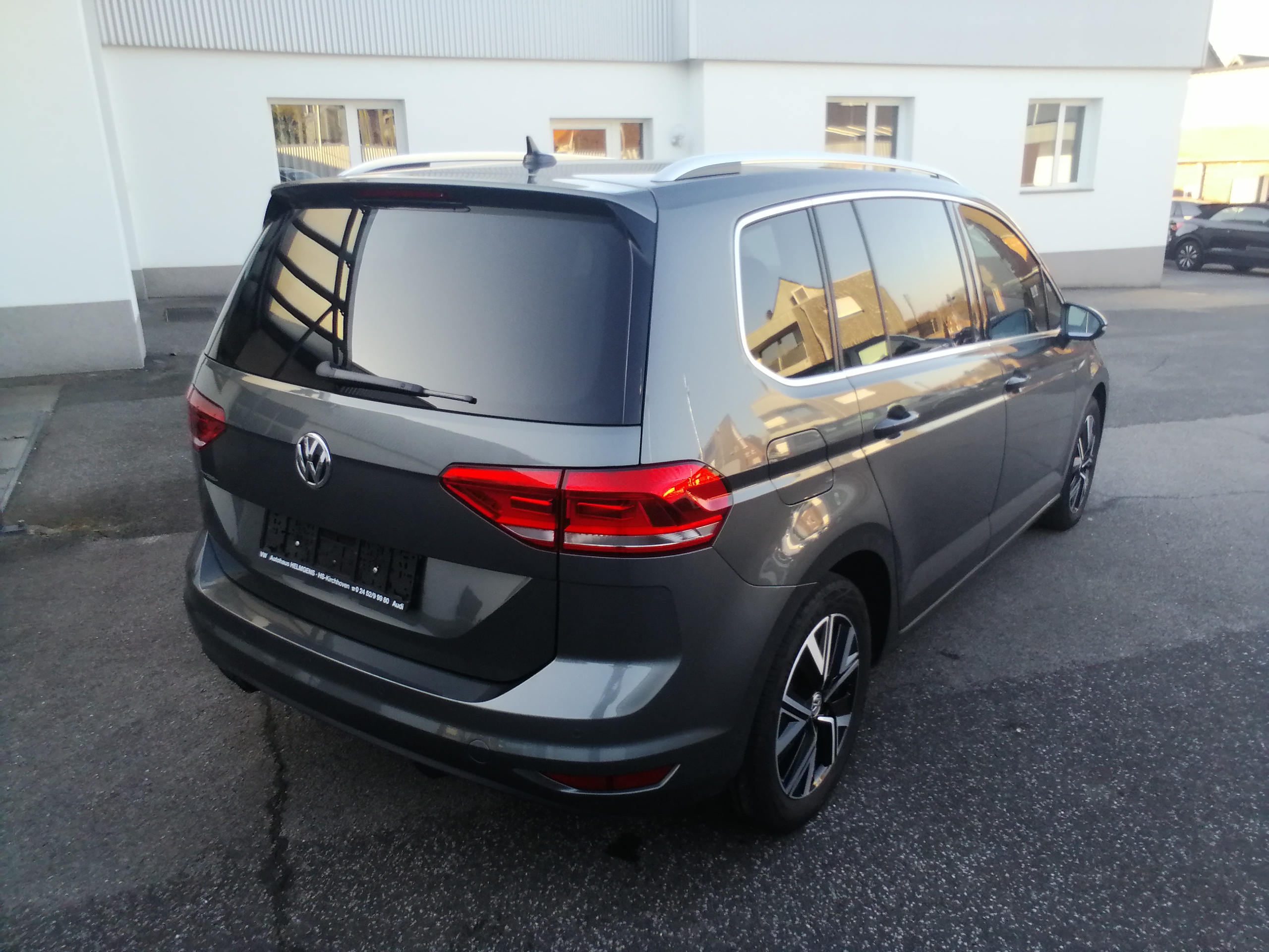 VW TOURAN 2,0TDI 150 PS DSG Highline AHK NAVI ACC 7Sitze