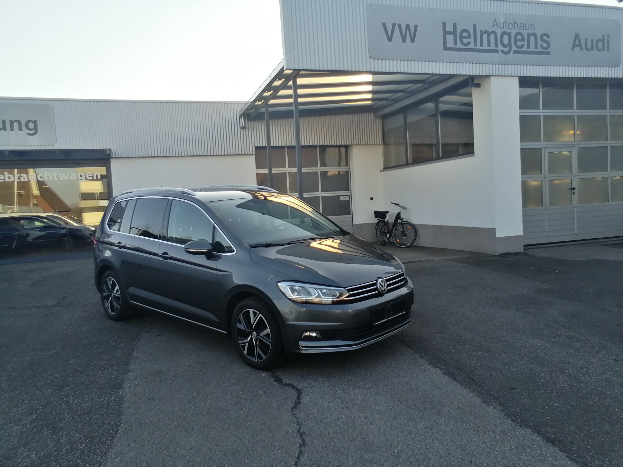 VW TOURAN 2,0TDI 150 PS DSG Highline AHK NAVI ACC 7Sitze