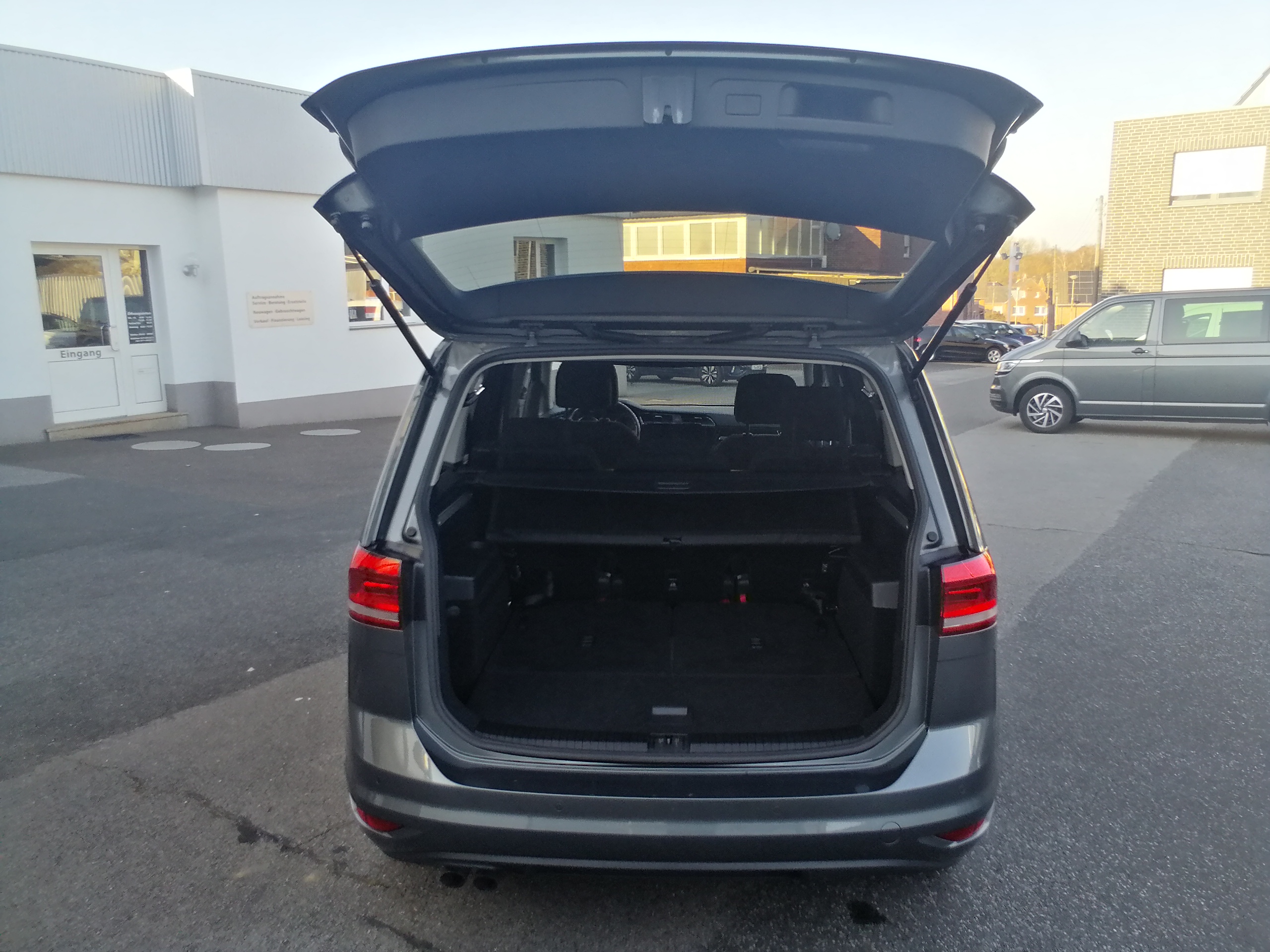 VW TOURAN 2,0TDI 150 PS DSG Highline AHK NAVI ACC 7Sitze