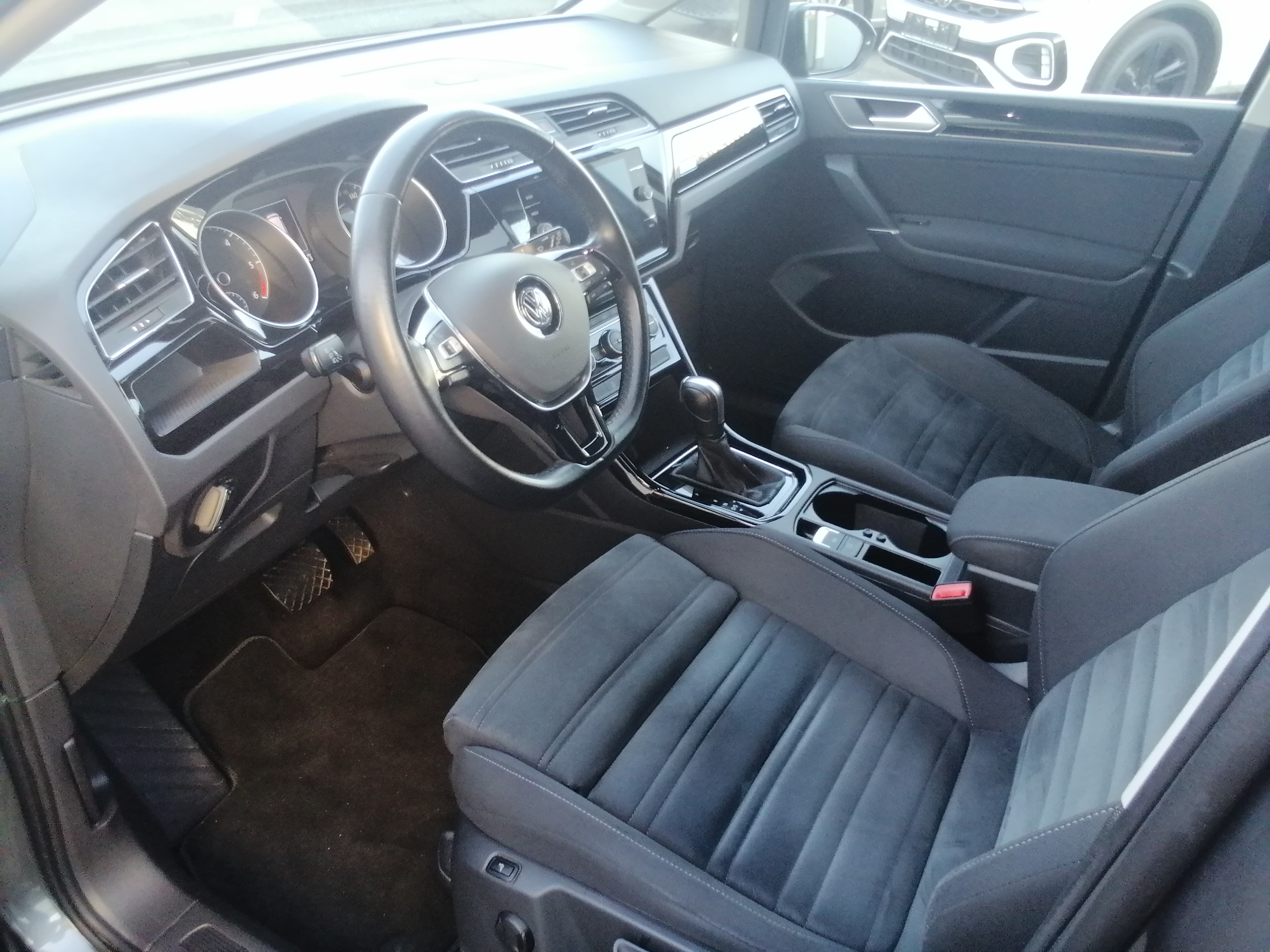 VW TOURAN 2,0TDI 150 PS DSG Highline AHK NAVI ACC 7Sitze