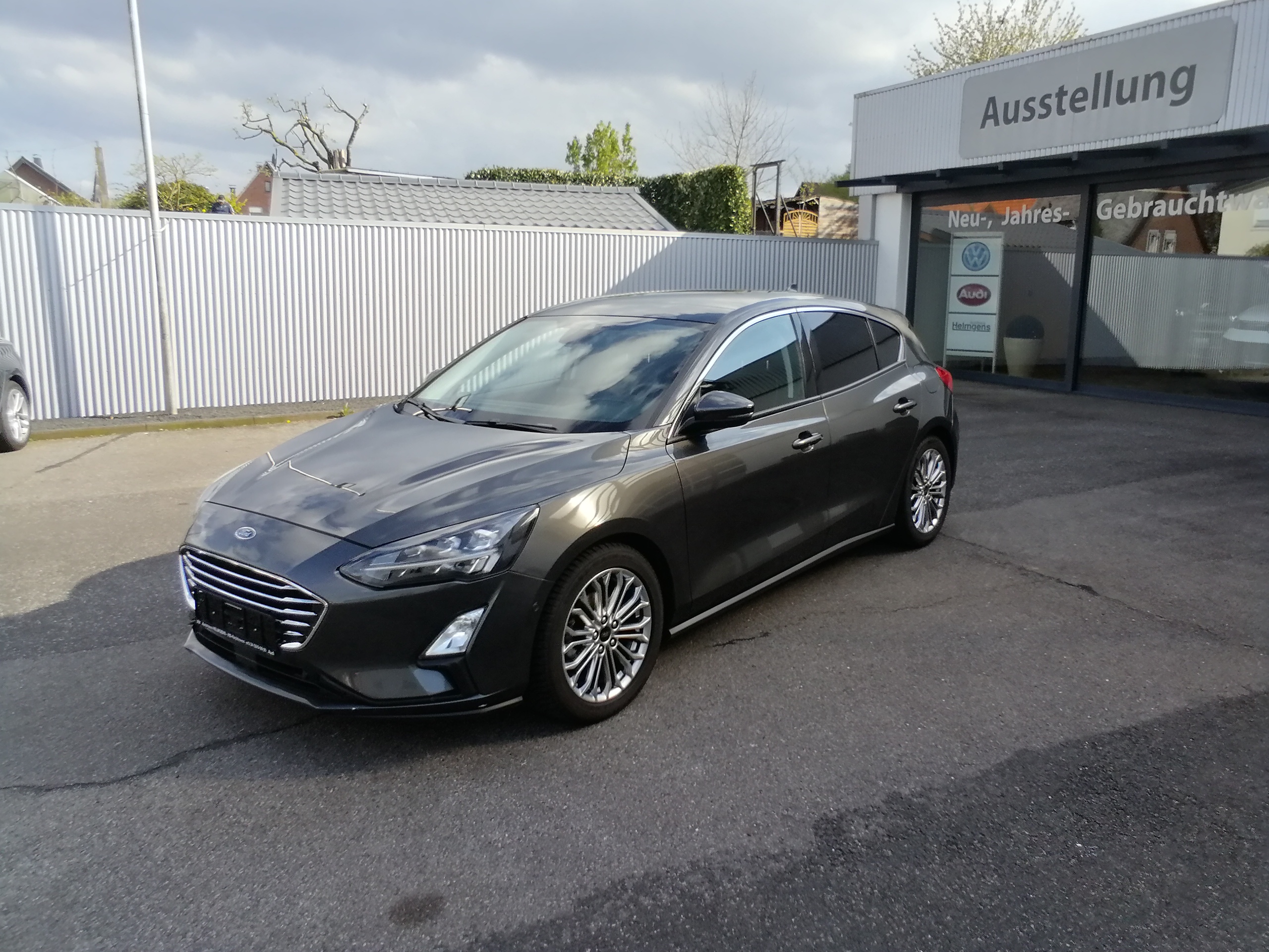 Ford Focus Titanium 1,5 TDCI AUTOMATIK LED AHK KAM NAVI PANO SHZ ACC
