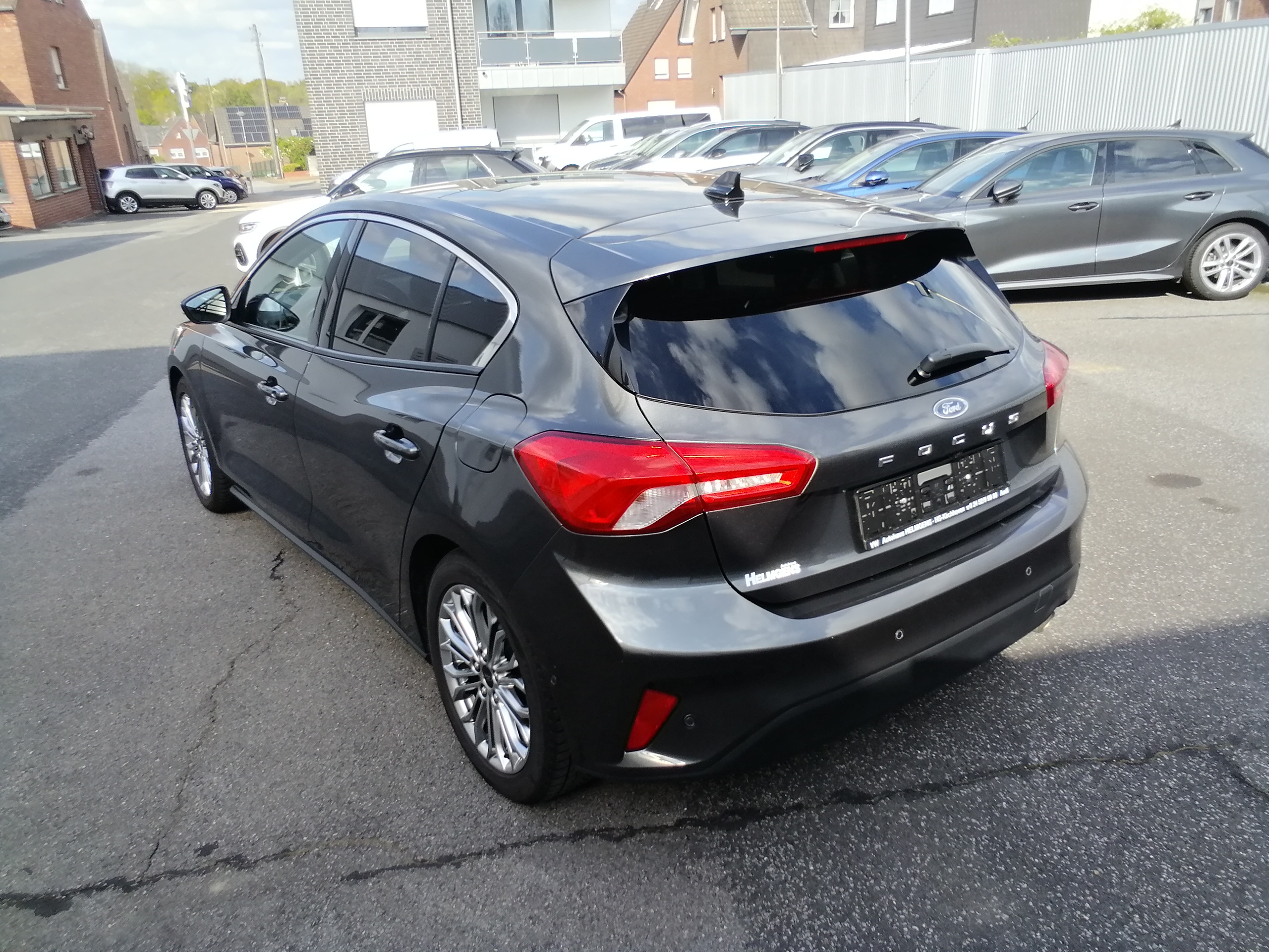 Ford Focus Titanium 1,5 TDCI AUTOMATIK LED AHK KAM NAVI PANO SHZ ACC