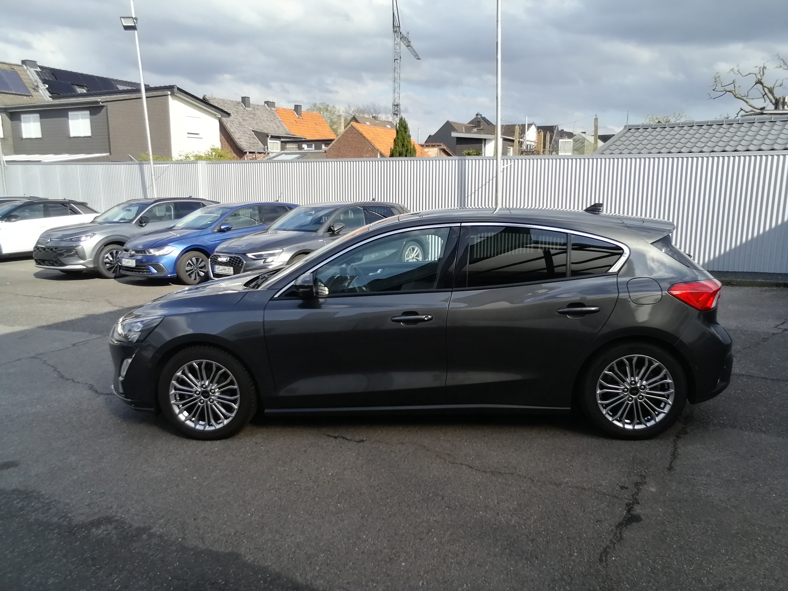 Ford Focus Titanium 1,5 TDCI AUTOMATIK LED AHK KAM NAVI PANO SHZ ACC