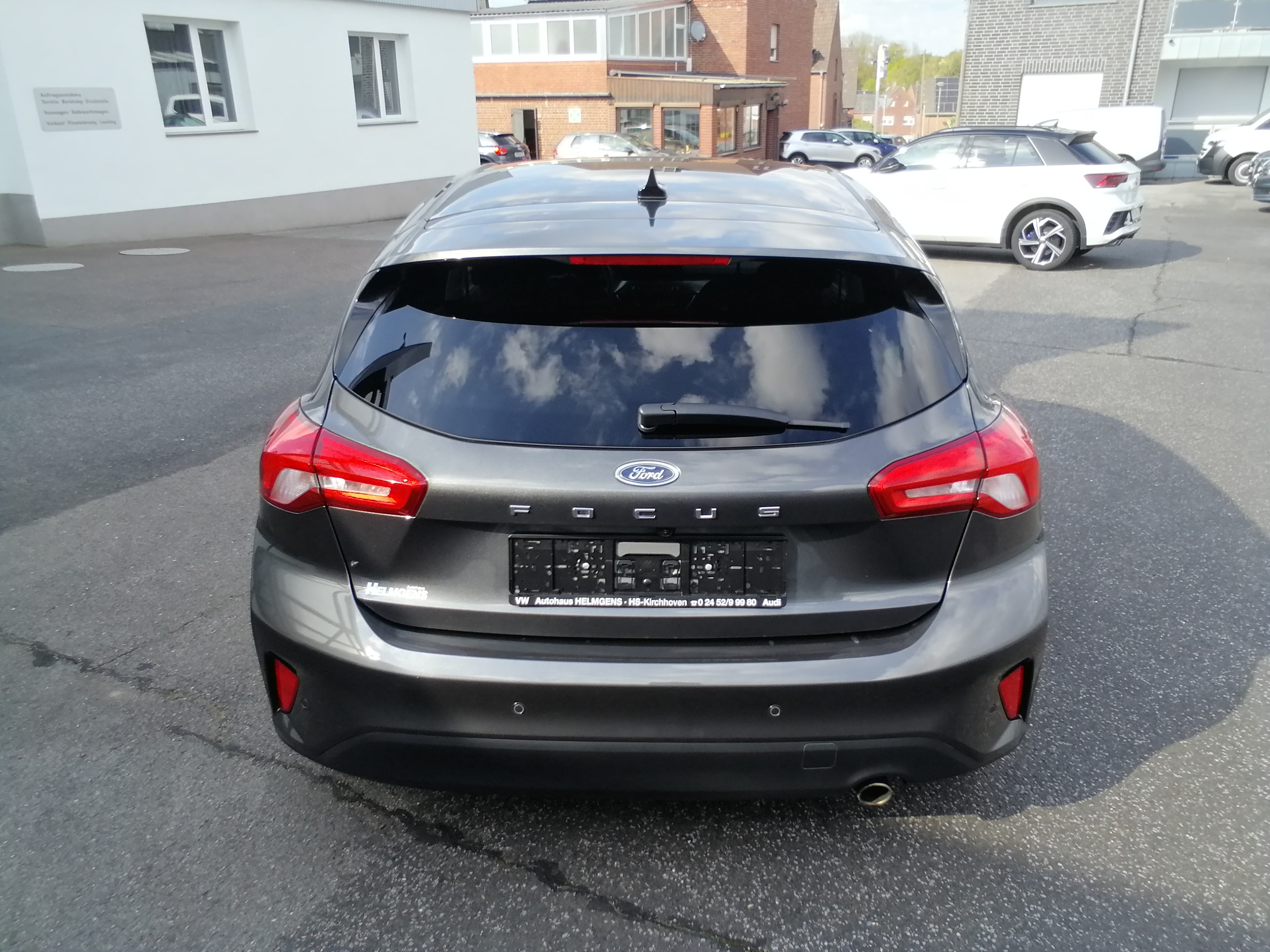 Ford Focus Titanium 1,5 TDCI AUTOMATIK LED AHK KAM NAVI PANO SHZ ACC