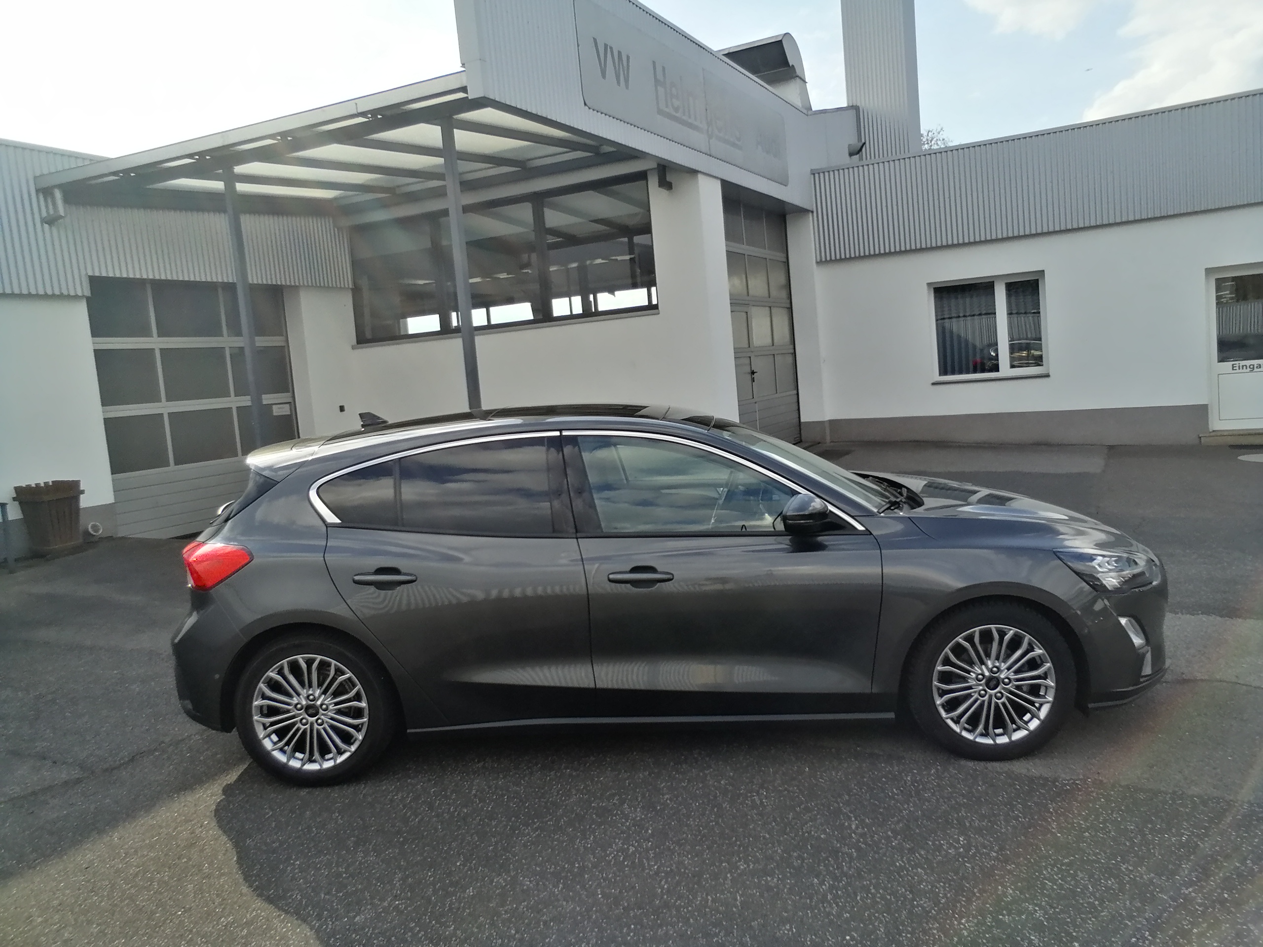 Ford Focus Titanium 1,5 TDCI AUTOMATIK LED AHK KAM NAVI PANO SHZ ACC