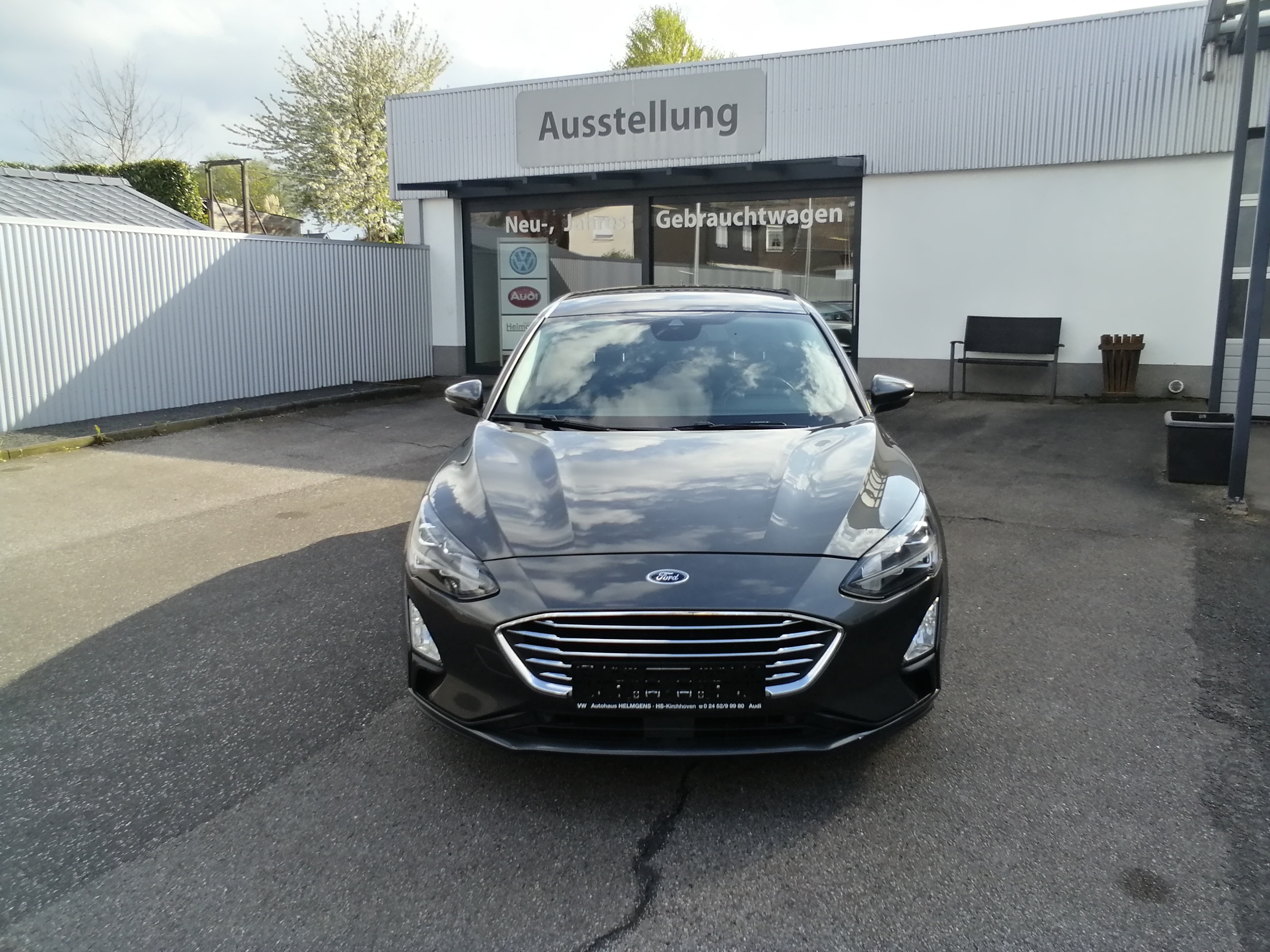 Ford Focus Titanium 1,5 TDCI AUTOMATIK LED AHK KAM NAVI PANO SHZ ACC