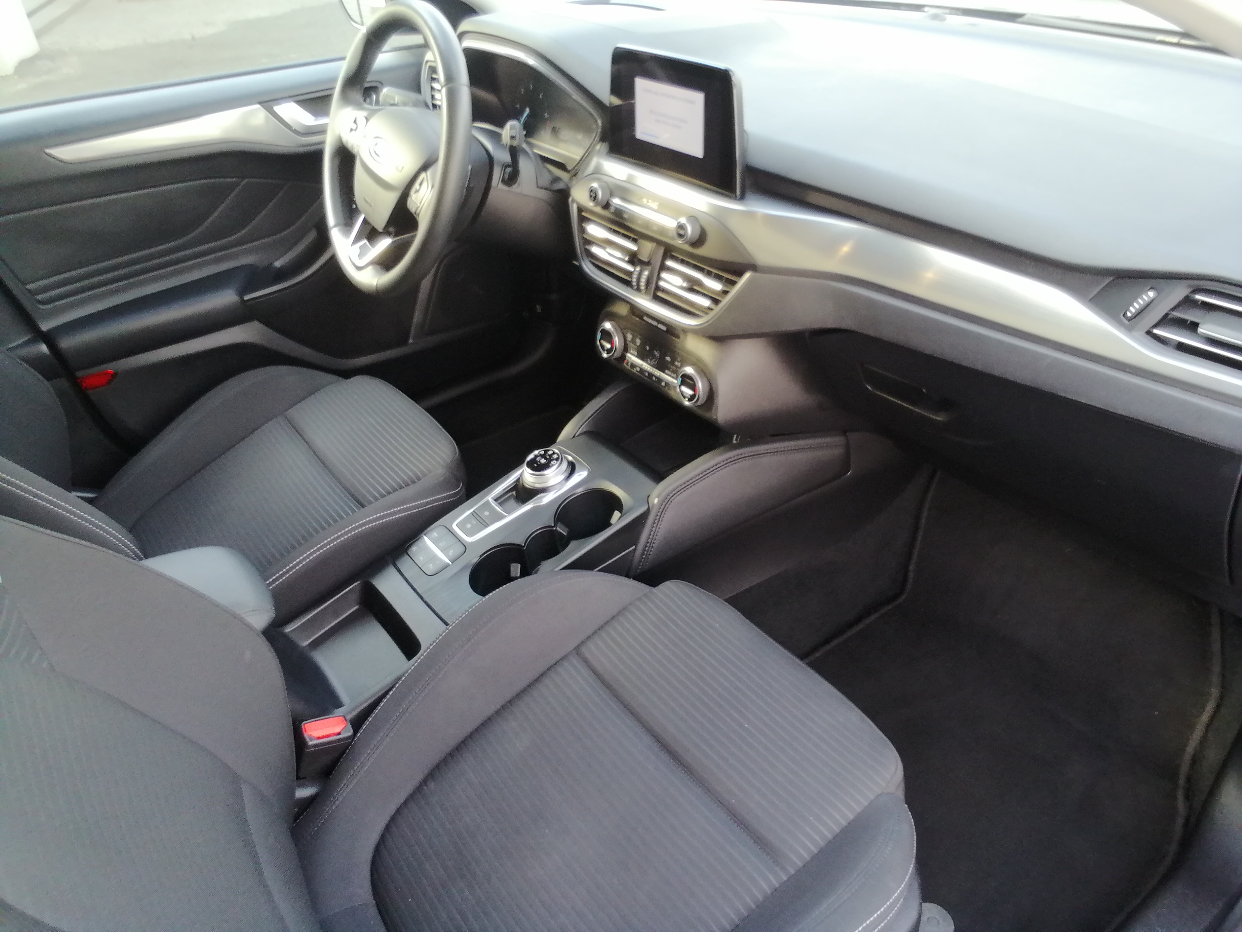 Ford Focus Titanium 1,5 TDCI AUTOMATIK LED AHK KAM NAVI PANO SHZ ACC