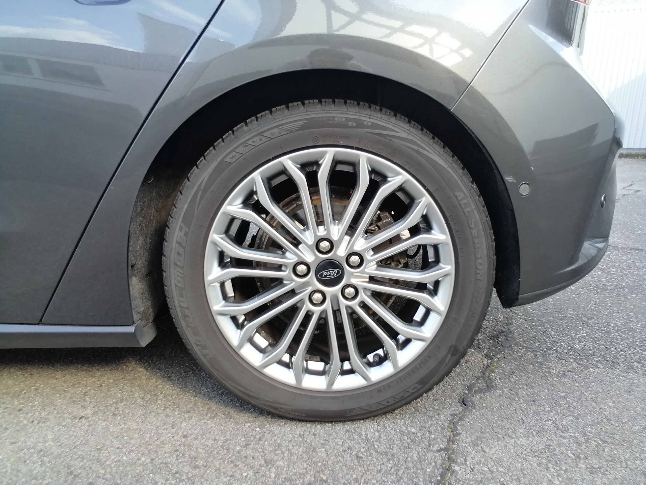 Ford Focus Titanium 1,5 TDCI AUTOMATIK LED AHK KAM NAVI PANO SHZ ACC