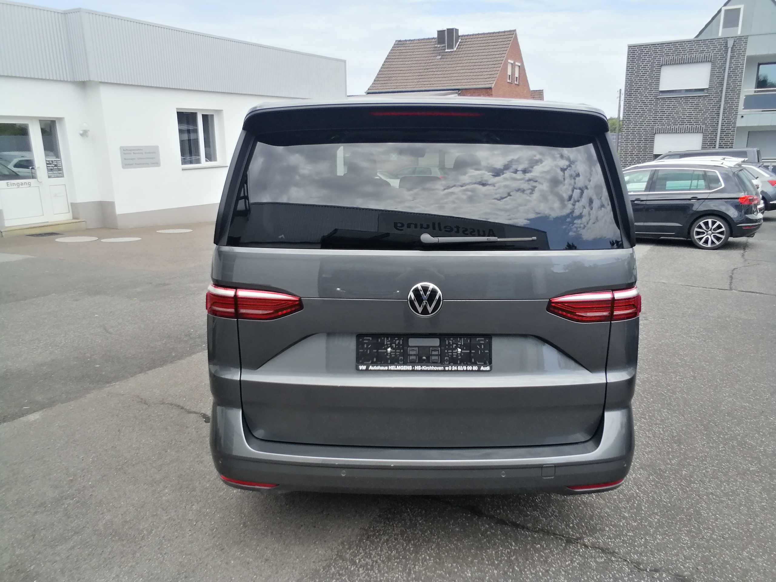 Volkswagen T7 Multivan 150 PS DSG Basis lang LED AHK ACC SHZ