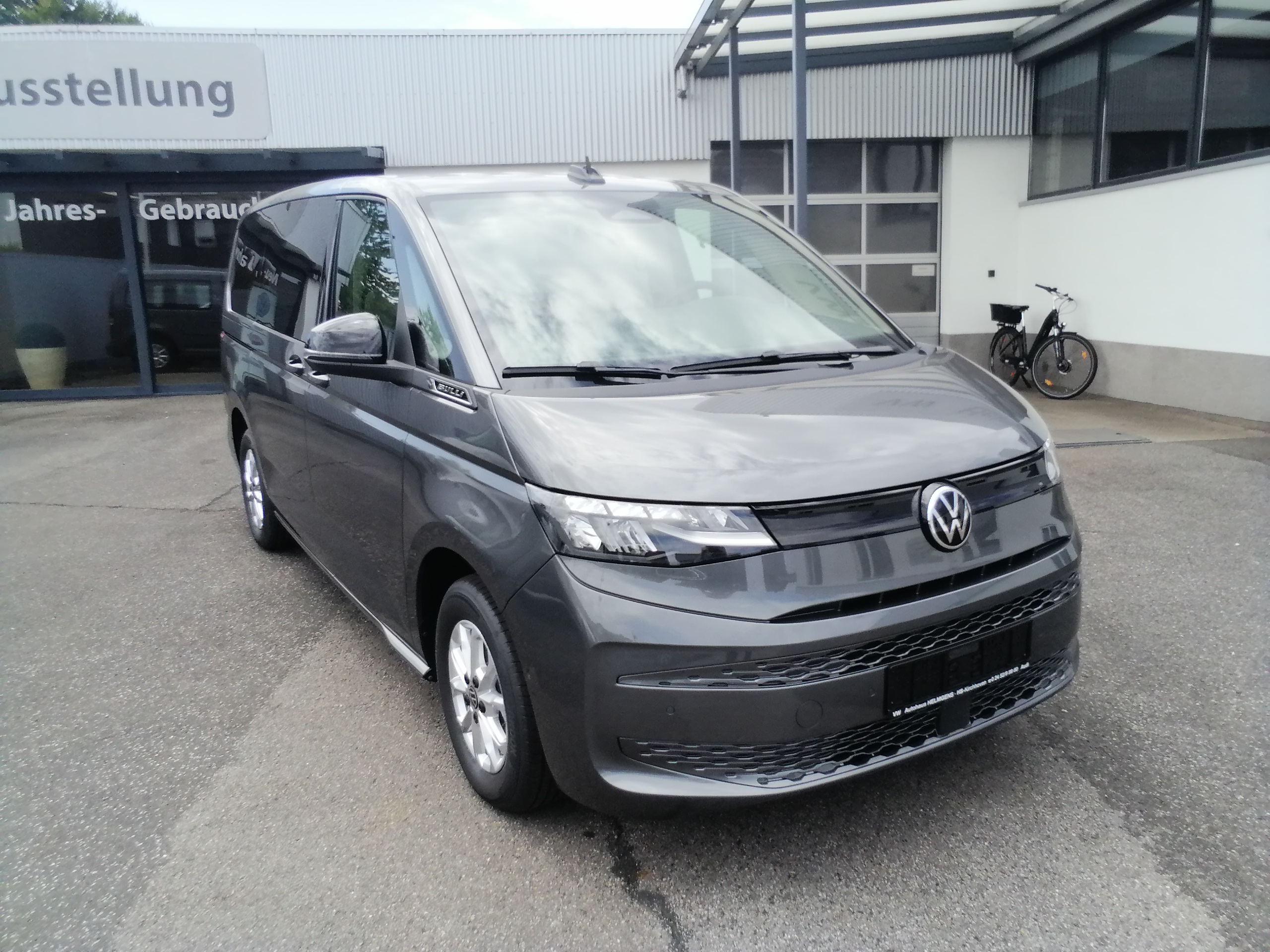 Volkswagen T7 Multivan 150 PS DSG Basis lang LED AHK ACC SHZ