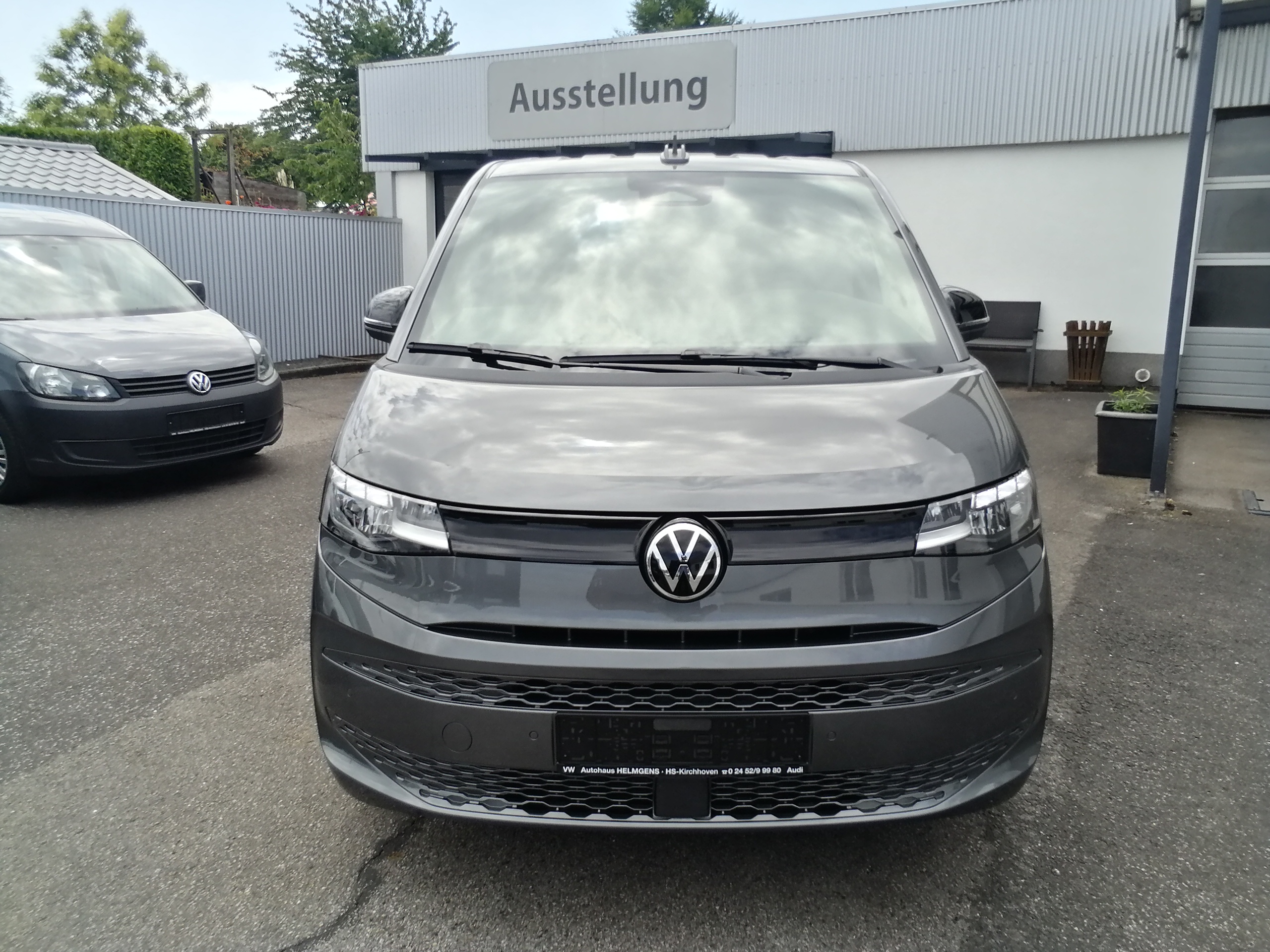 Volkswagen T7 Multivan 150 PS DSG Basis lang LED AHK ACC SHZ