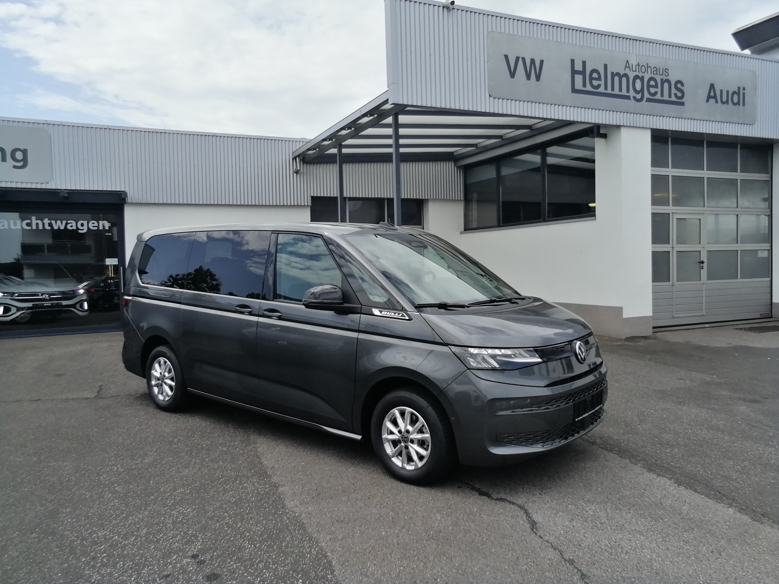 Volkswagen T7 Multivan 150 PS DSG Basis lang LED AHK ACC SHZ