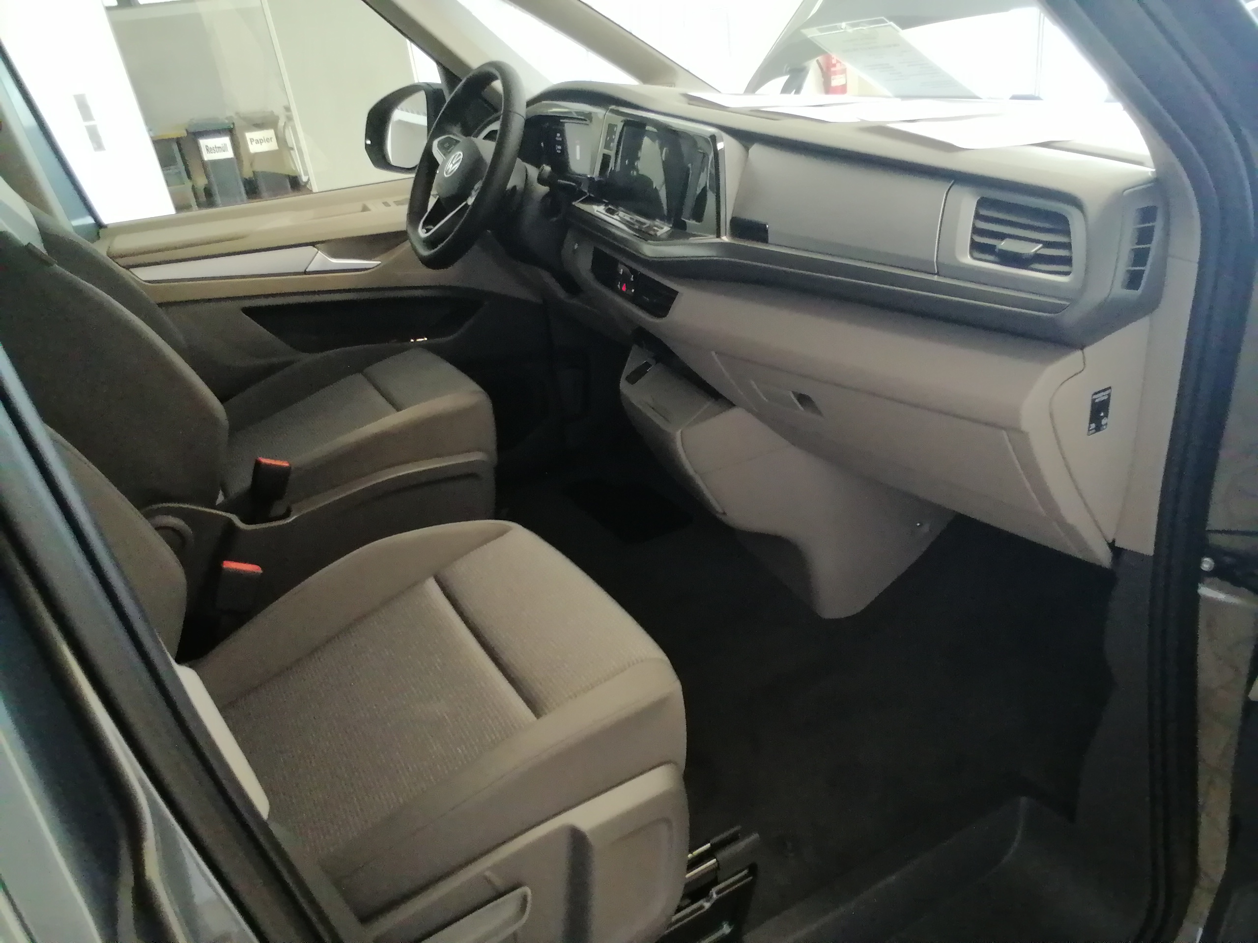 Volkswagen T7 Multivan 150 PS DSG Basis lang LED AHK ACC SHZ